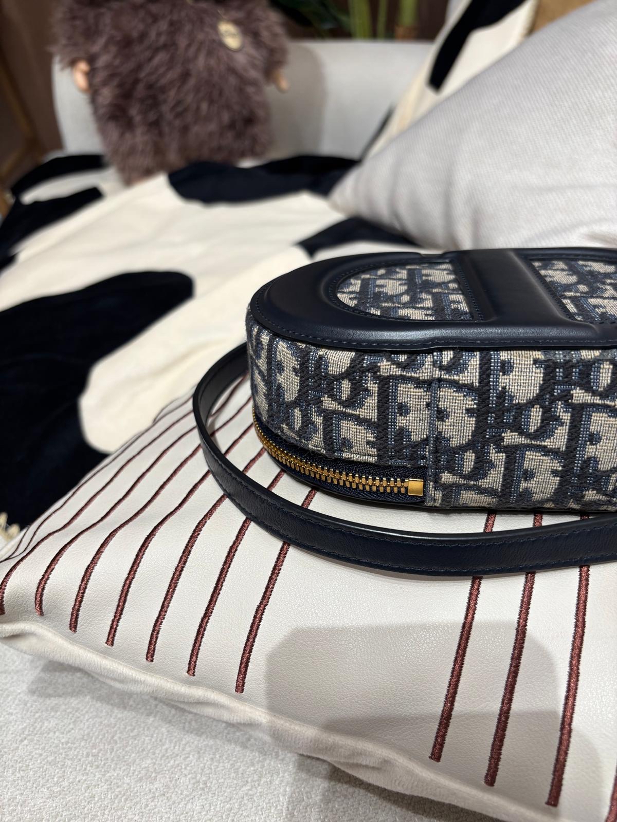 DIOR CD Signature Oval Camera Bag Bag CHRISTIAN DIOR  100%Authentic, 98%New ✅Certificate ✅dust bag 