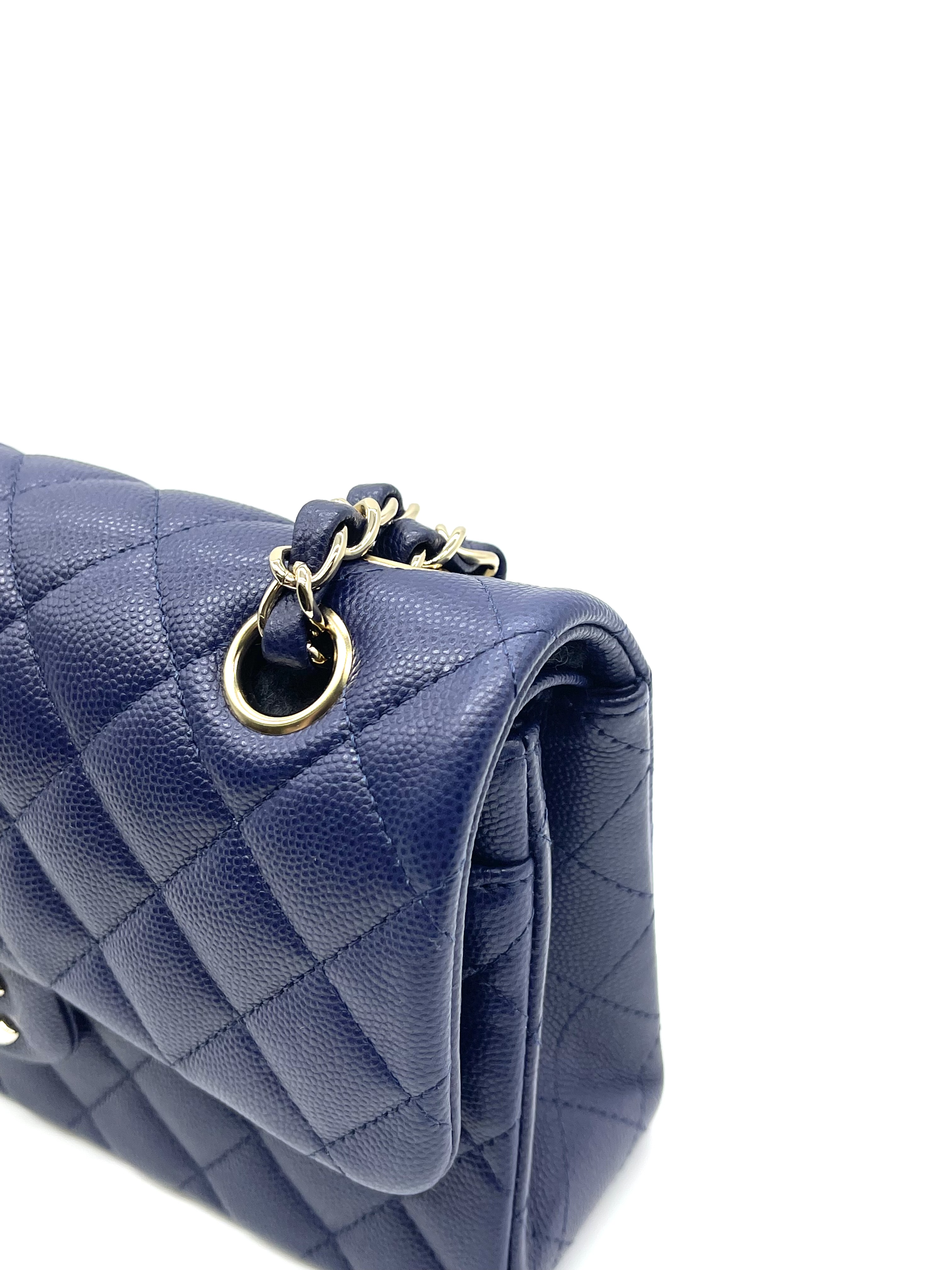 Pre-owned Chanel Small Caviar Classic Double Flap Bag / Product Code: 26032708