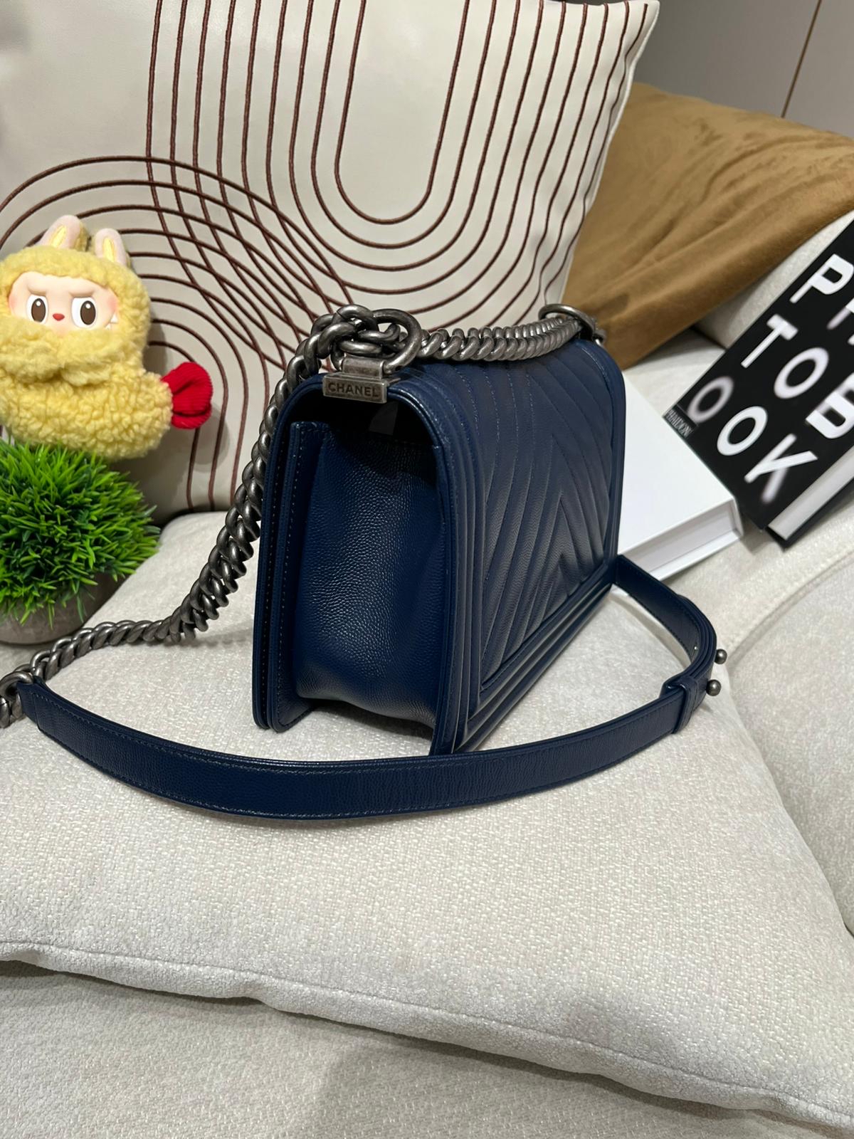 Chanel Boy 25cm 荔枝牛皮V紋復古銀扣 100%Authentic, 98%New ✅26Card✅Dust bag