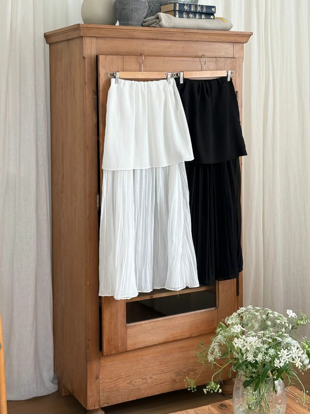 Tie-Front Mesh Camisole & Sheer Pleated Maxi Skirt Set ‖ 绑带网纱拼接吊带上衣＋半透百褶长裙套装 KR0612703