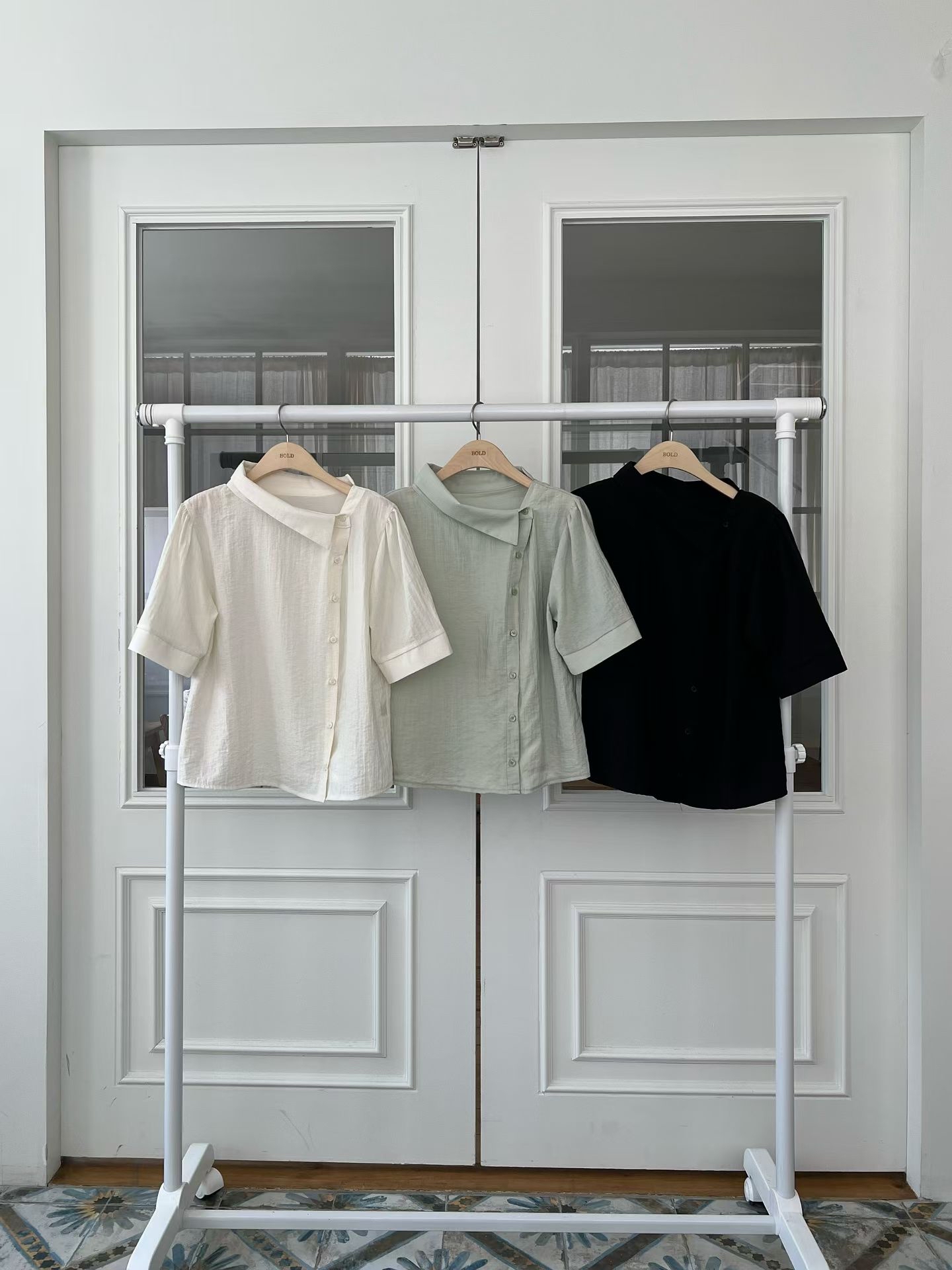 B10 斜襟排釦設計感短袖襯