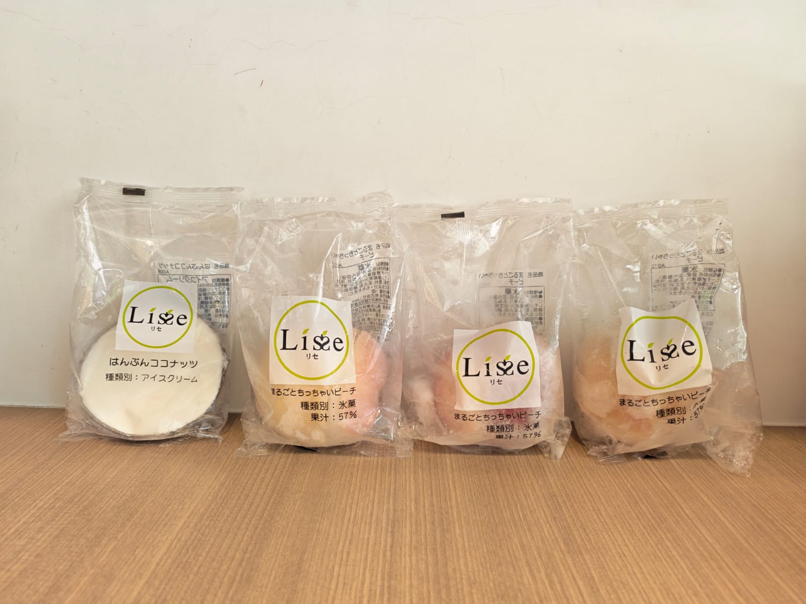 <28/7 - 3/8 購物優惠> Coconut ice cream (1 pc) & Peach sherbet (3 pcs) 椰子雪糕 (1 pc) & 蜜桃雪葩 (3 pcs)