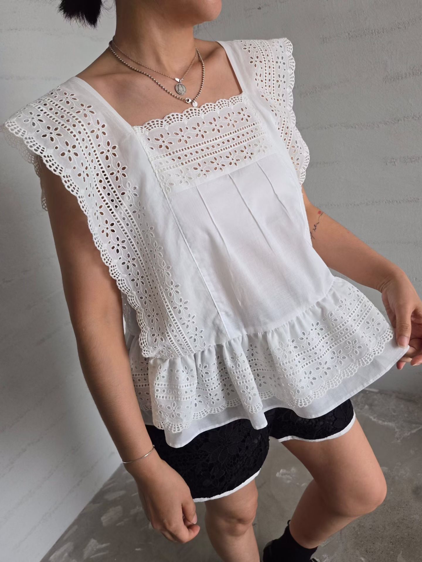 通花Ruffle Top