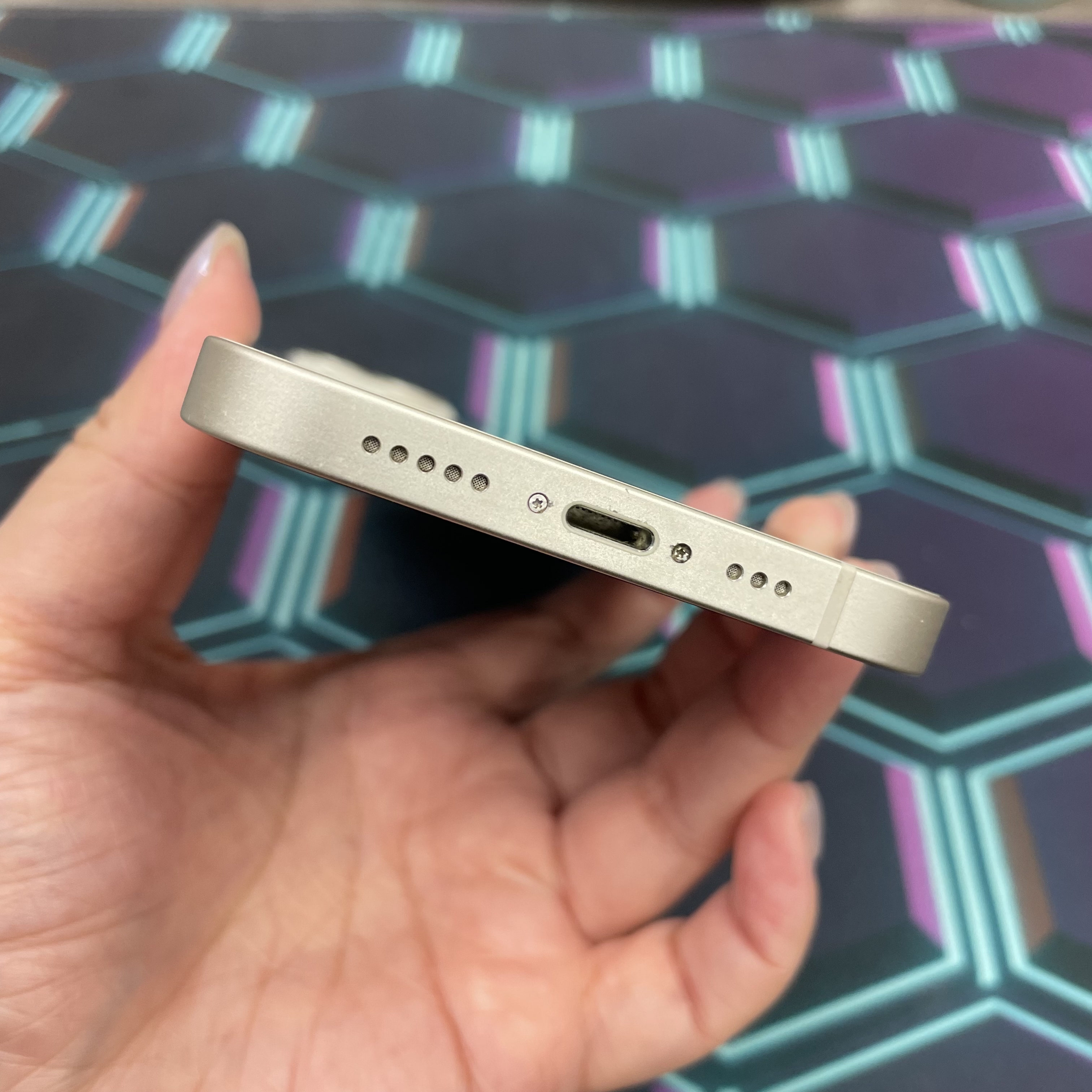 *6990 13 勁靚機 256GB 電79 白色 white