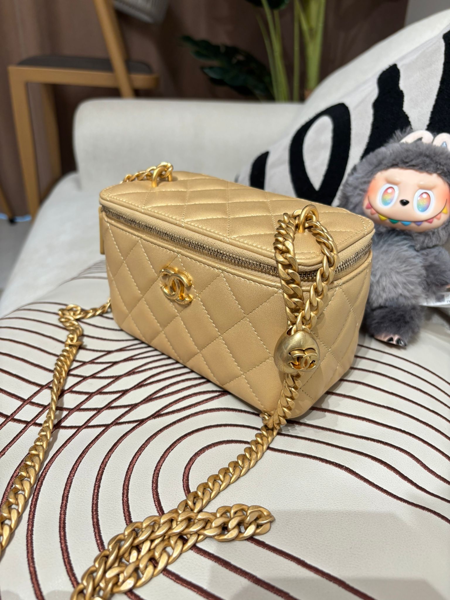 全新未使用品 Chanel Vanity With Heart Pearl Crush 100%Authentic, Brand New 全新 ✅晶片✅Dust bag✅Box