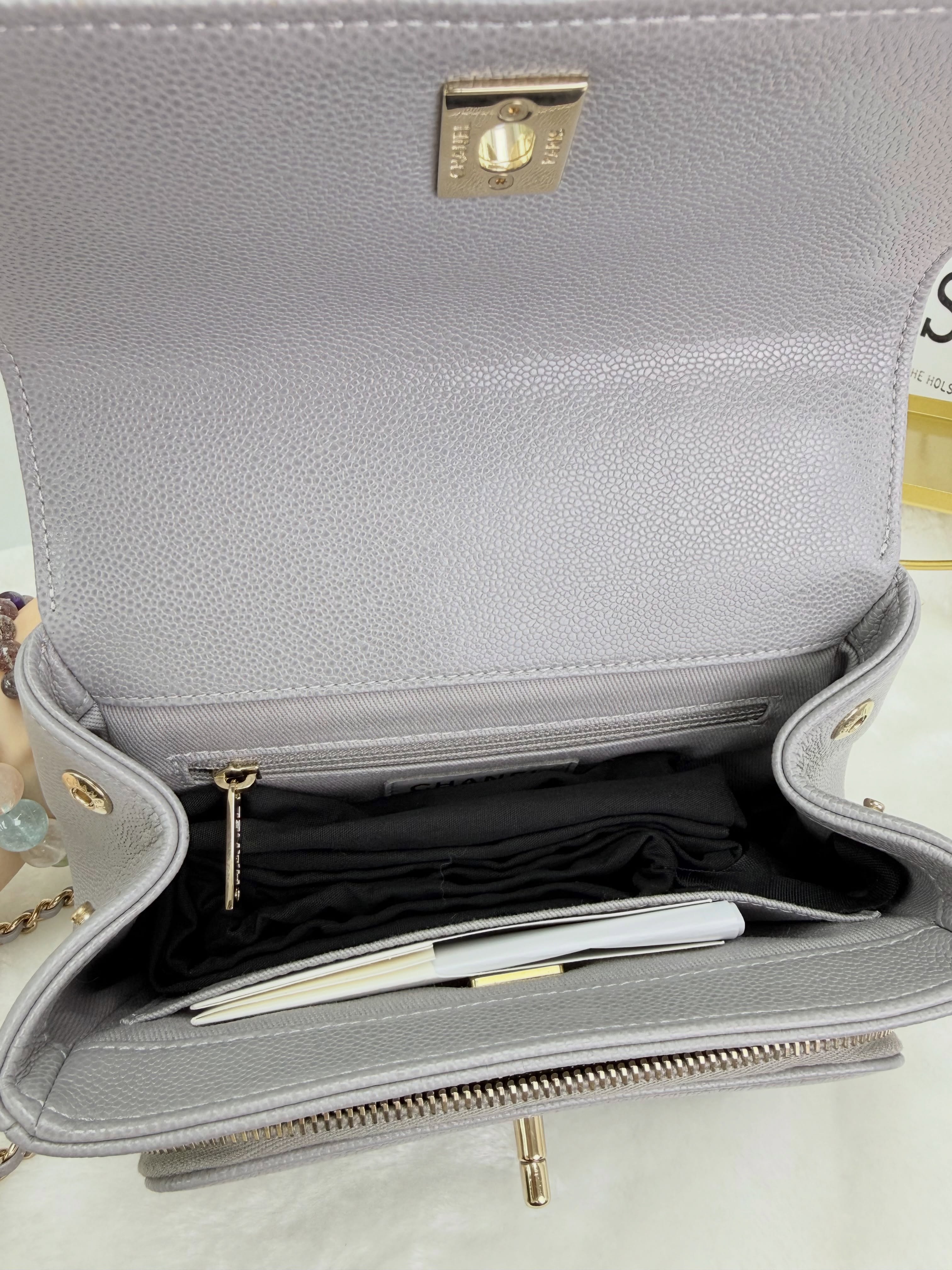 Chanel👜 PRE OWNED 🛍️Business Affinity Flap Bag with Top Handle 淡灰色 晶片款 全套🩶
