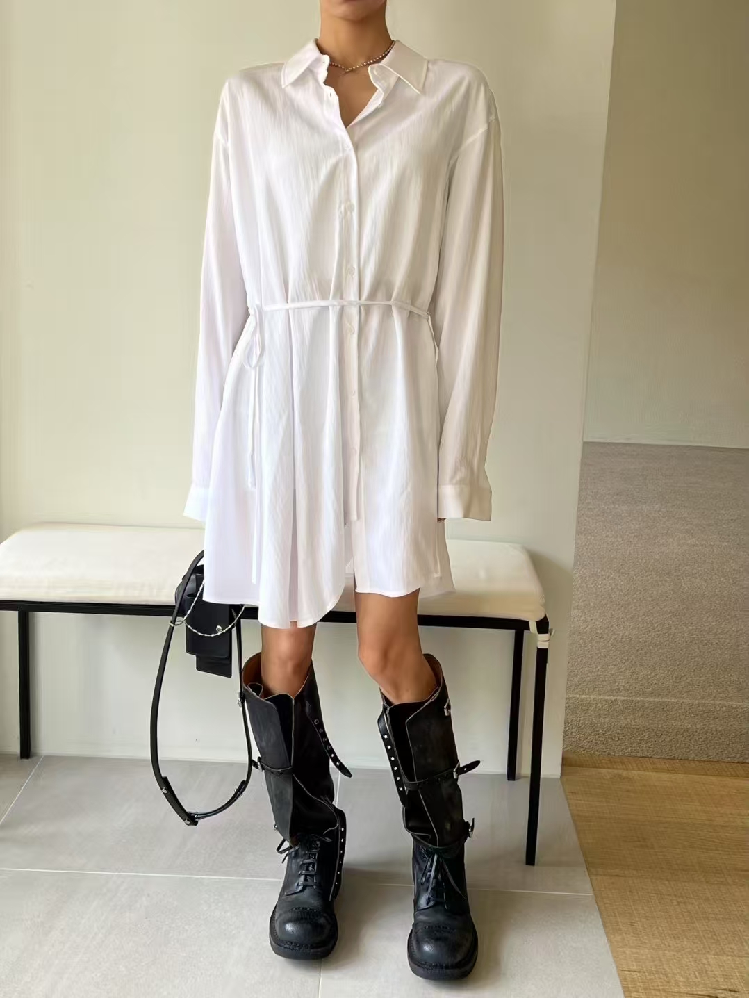 White Oversized Shirt Dress with Waist Tie Detailing‖ 腰间细带白色宽松衬衫式连衣裙 KR01938051