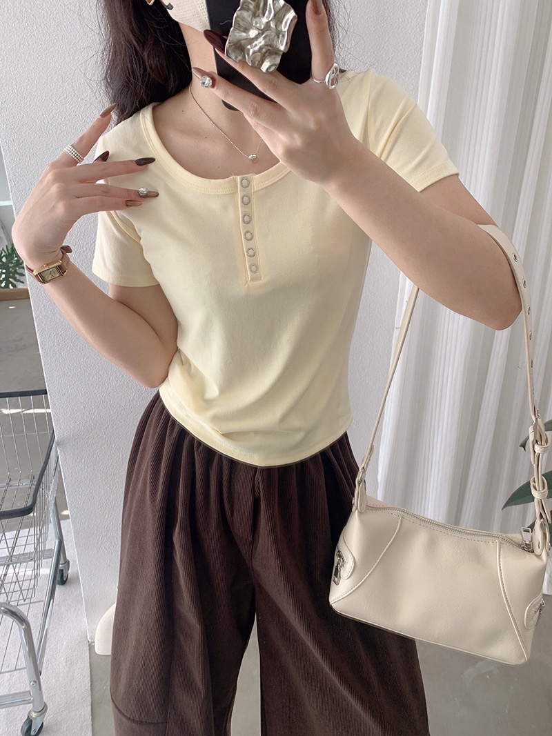 纯色正肩Tee 简约小纽扣设计