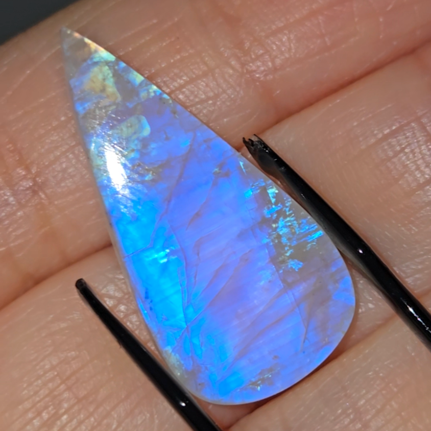 Purple-tinted blue flash moonstone from India - MS4