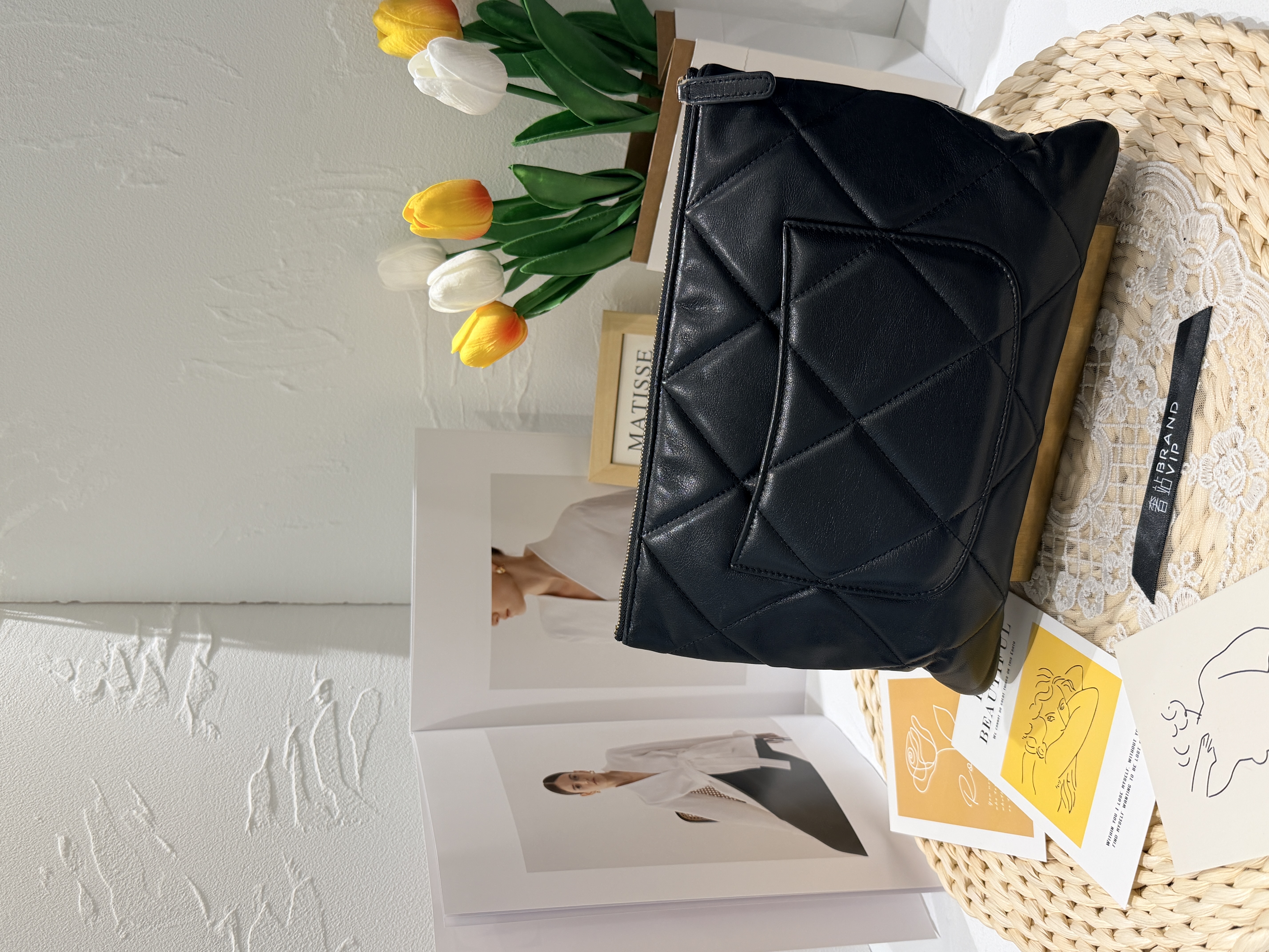 Chanel 19 菱格小羊皮手拿包