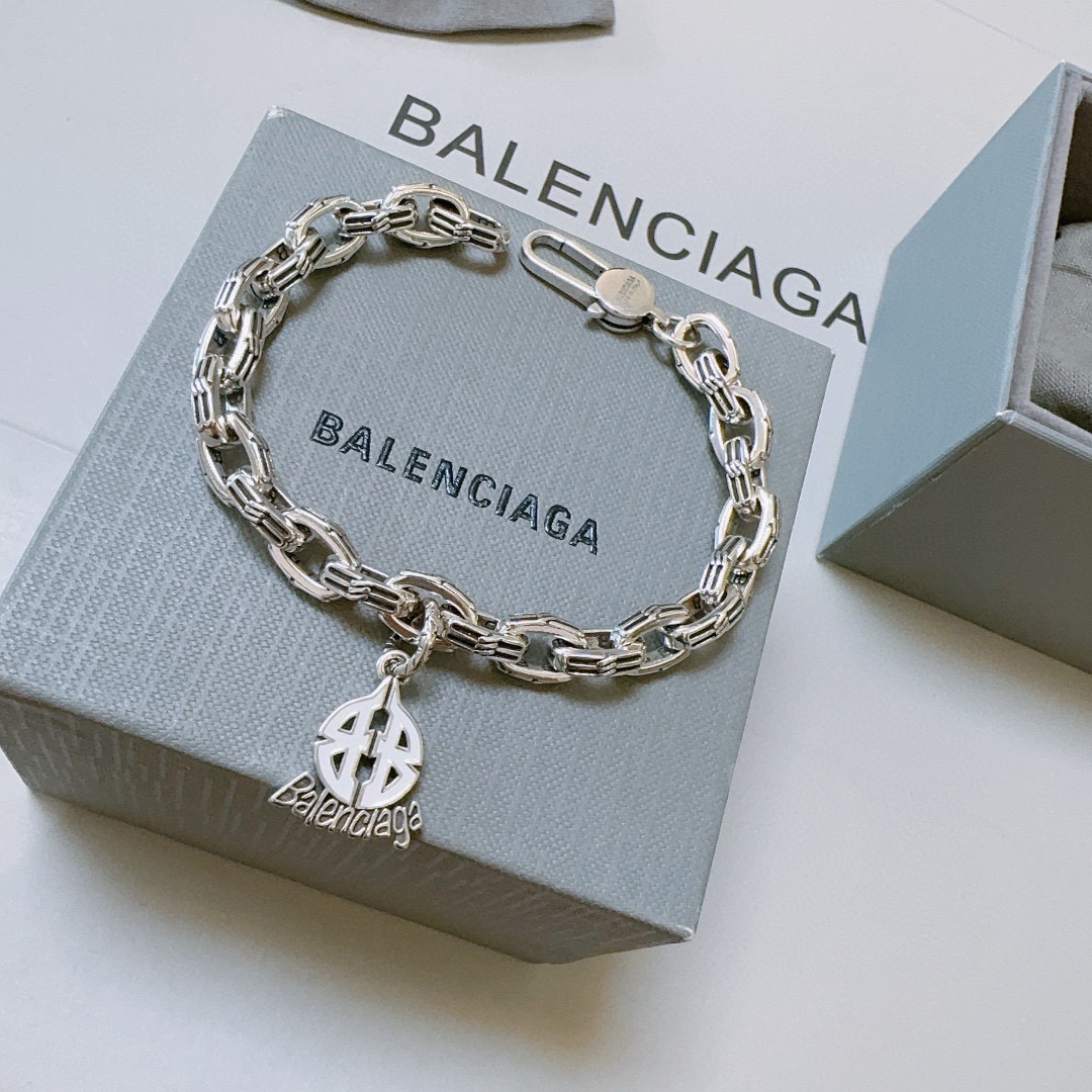 【原單】Balenciaga BB 吊墜銀色鏈條手鍊 - 禮盒裝
