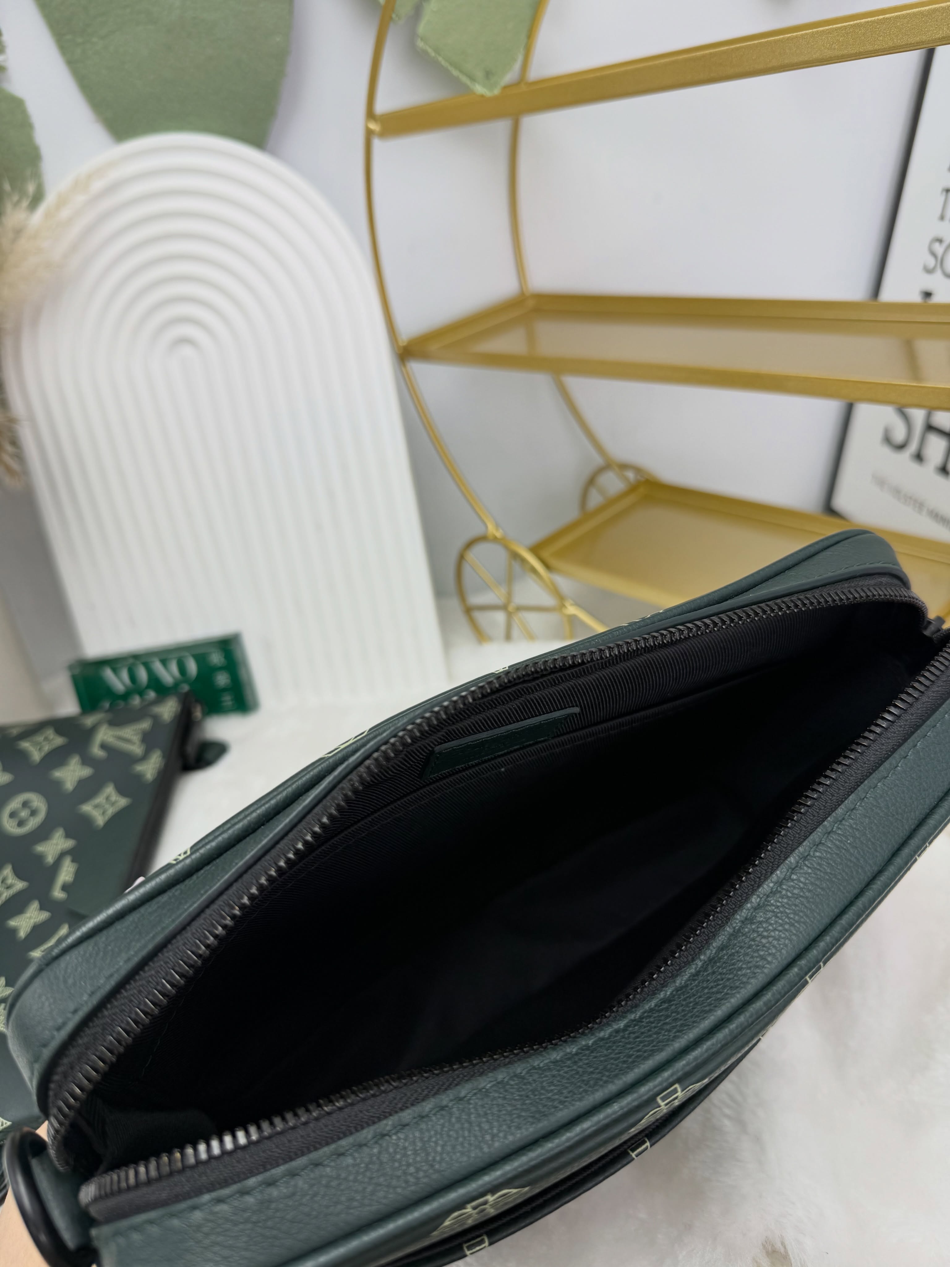 Lv👜 PRE OWNED 🛍️Trio Messenger三合一郵差包 森林綠皮革老花💚