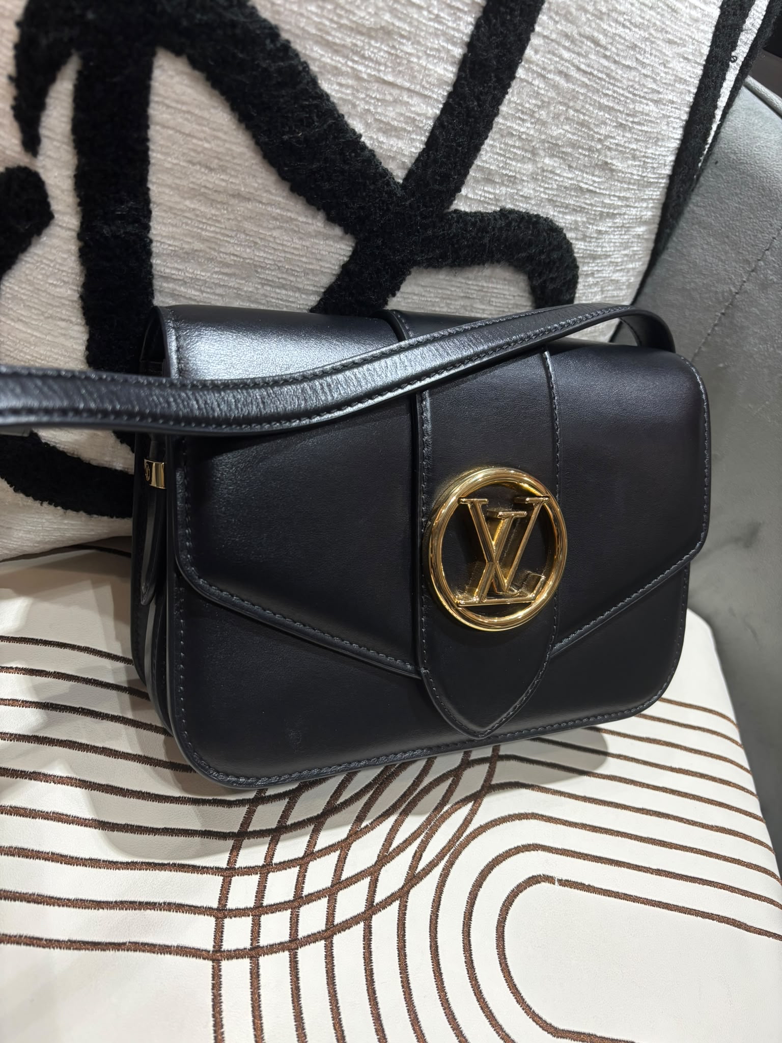LV Pont 9 黑色小牛皮shoulder bag M55948 100%Authentic, 93%New ☑️Dust bag