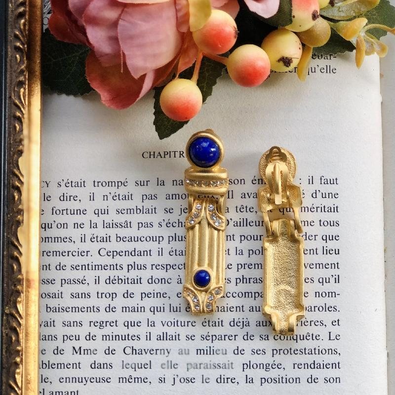 Rare! C.a. 1980s Egyptian Revival Designer Quality Lapis Lazuli Glass Cabochon Rhinestone Long Clip Earrings (MT1891)