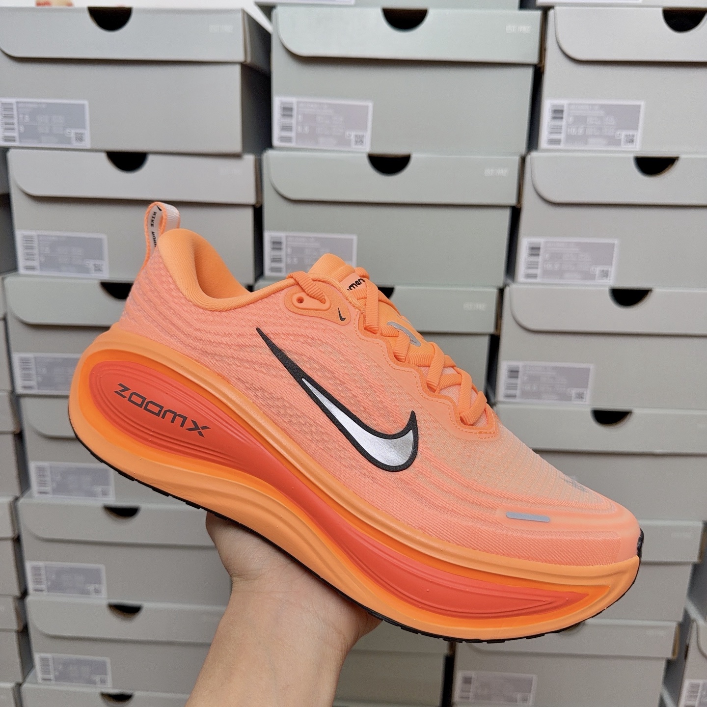 Nike Vomero Plus HV8150-801