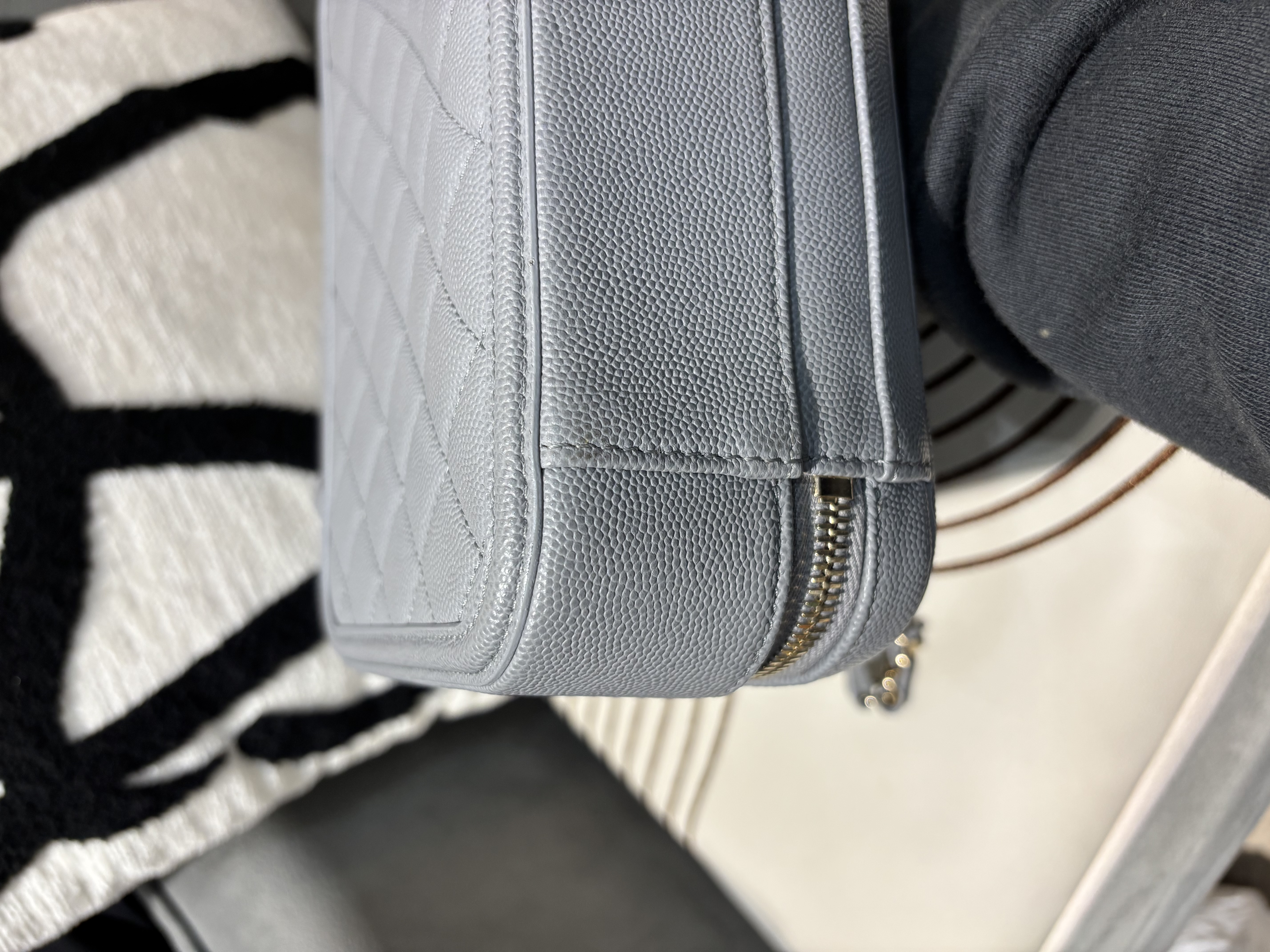 Chanel CC Filigree Shoulder Bag Grey 100%Authentic, 95%New ☑️29Card☑️Dust bag