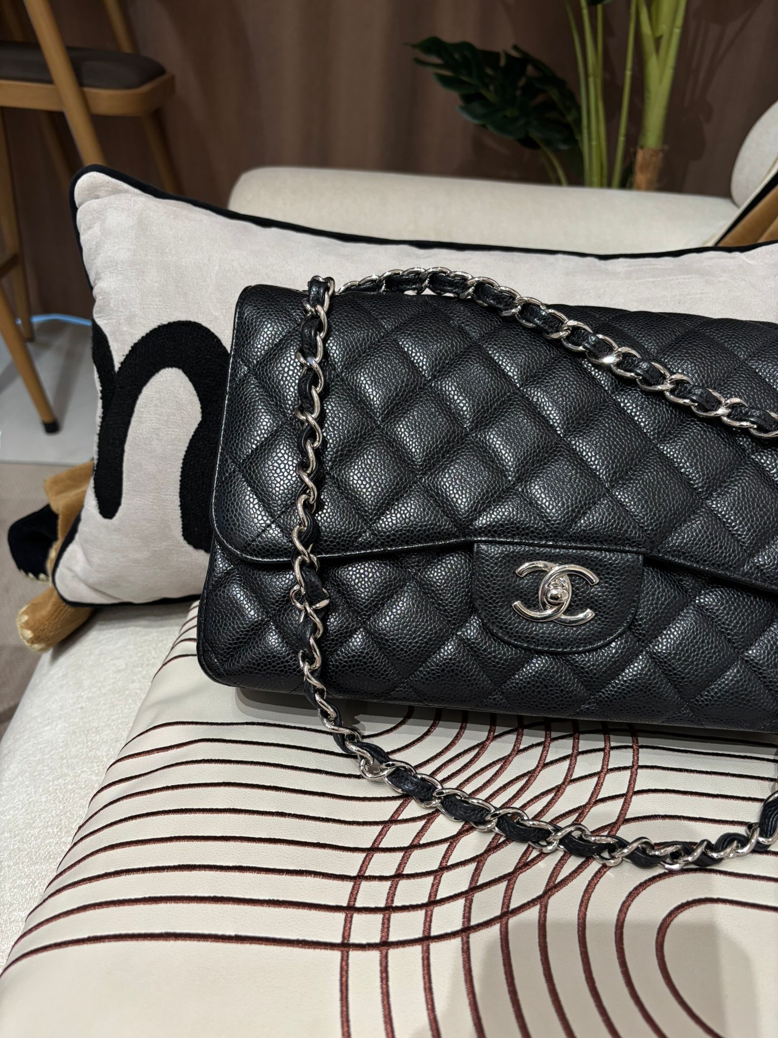 Chanel classic flap 30cm Jumbo A58600 黑色荔枝牛皮金扣 100%Authentic,95%new ✅16Card✅dust bag✅盒