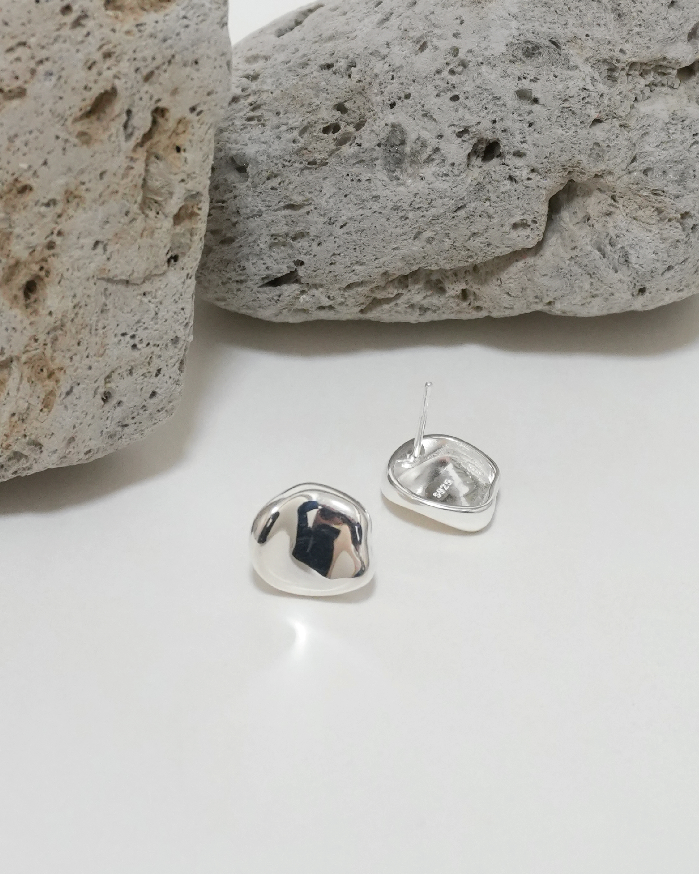Chic Streamlined Bean Earrings
