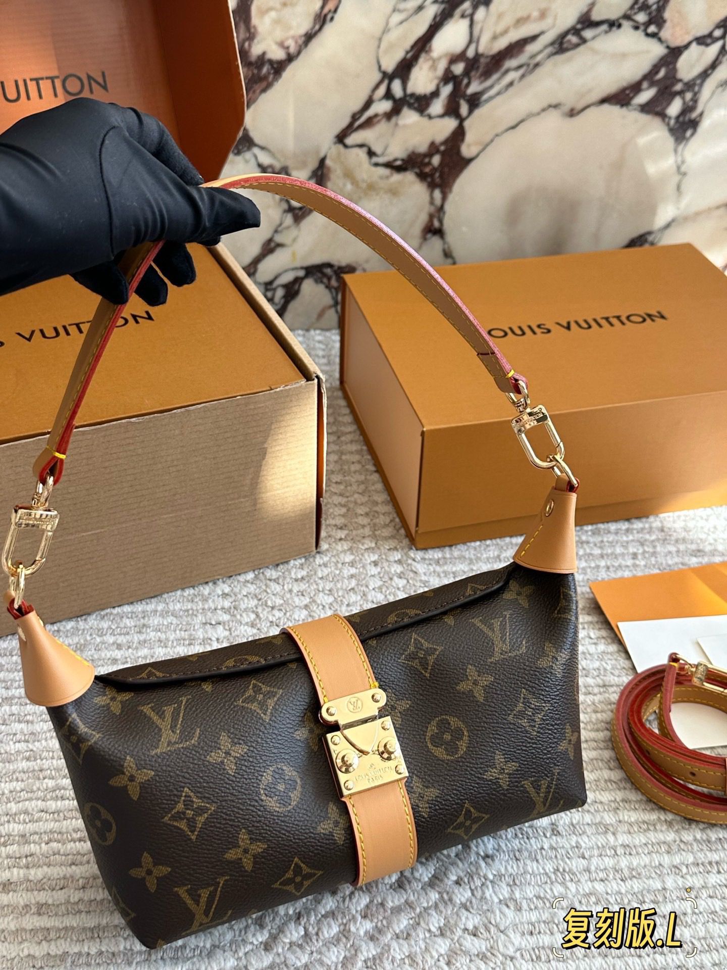 原單* LV 新款 MIA餃子包$588