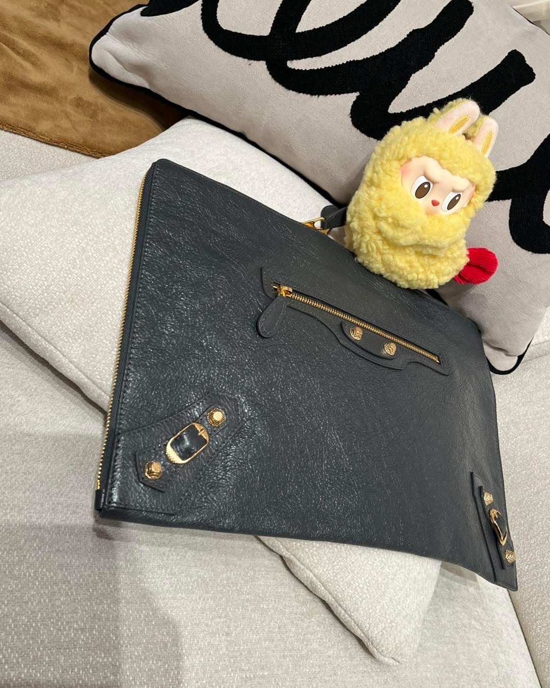 Balenciaga clutch bag  100%Authentic, 99%new