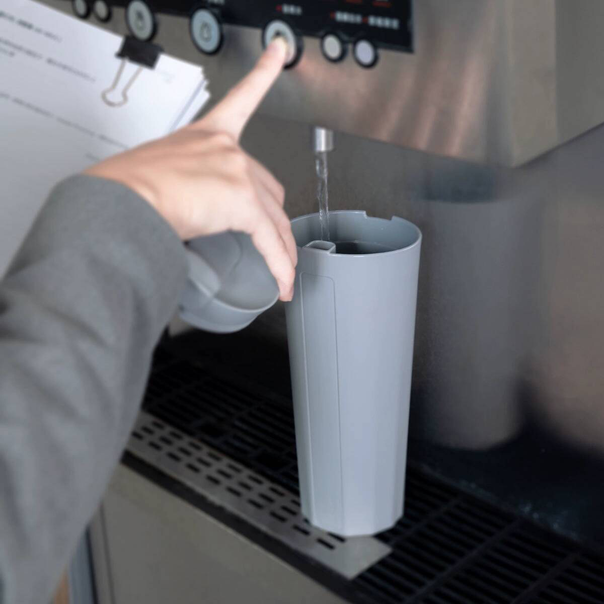 $98隻。2隻起$88隻。 hó-lim 免吸管隨行杯 是針對手搖飲愛好者量身打造的解決方案。它最核心的價值在於徹底解決了「想環保但帶吸管很麻煩」的痛點。