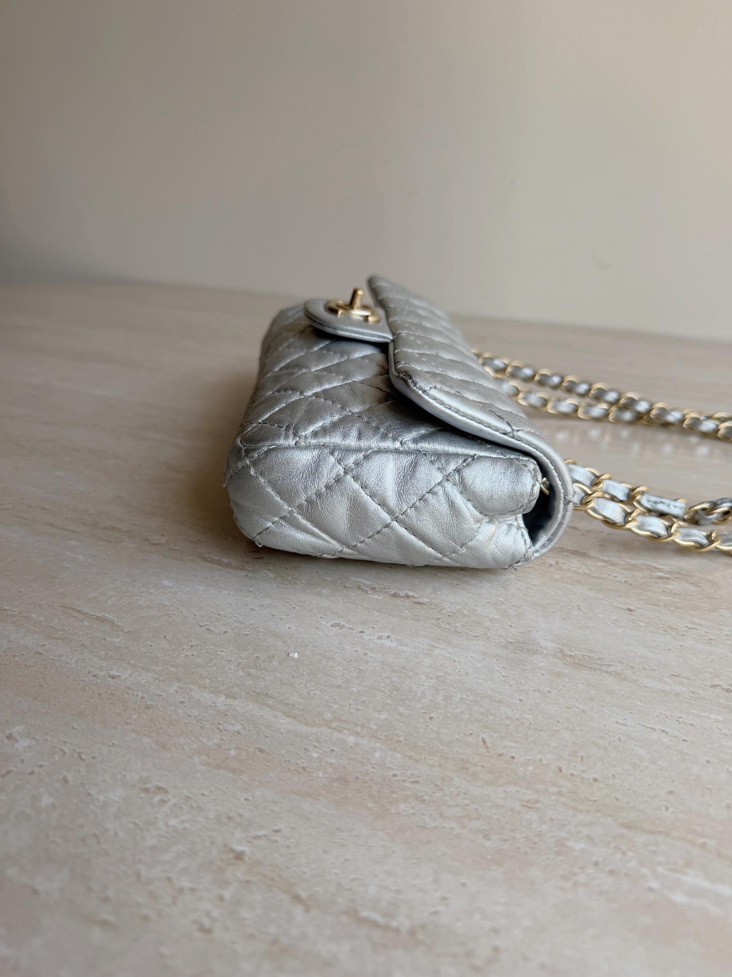 【預訂貨品】Chanel太空銀法棍包