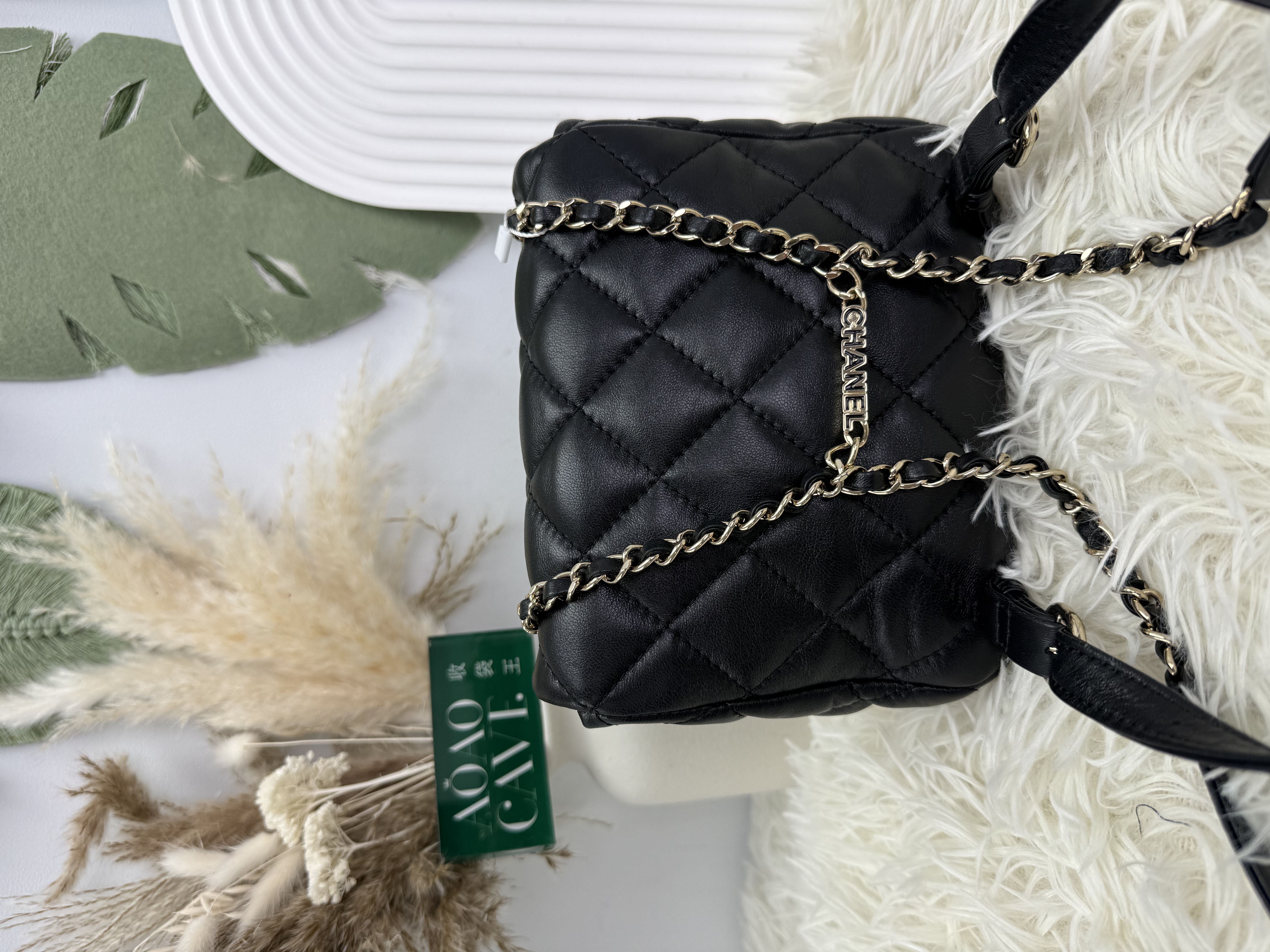 CHANEL 🤍PRE OWNED 24P 黑金羊皮琺瑯扣雙肩包 晶片款 2024年全套有單🖤