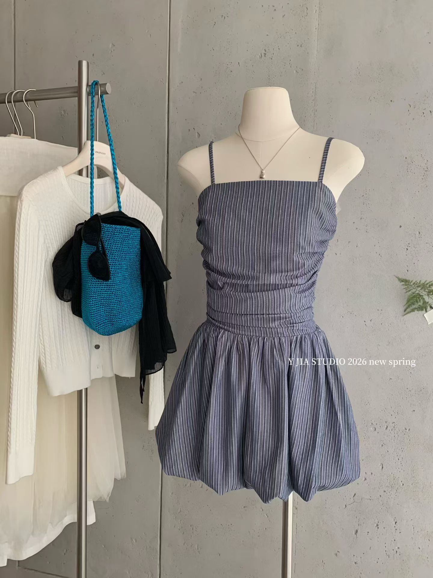 4558 两件套连身裙