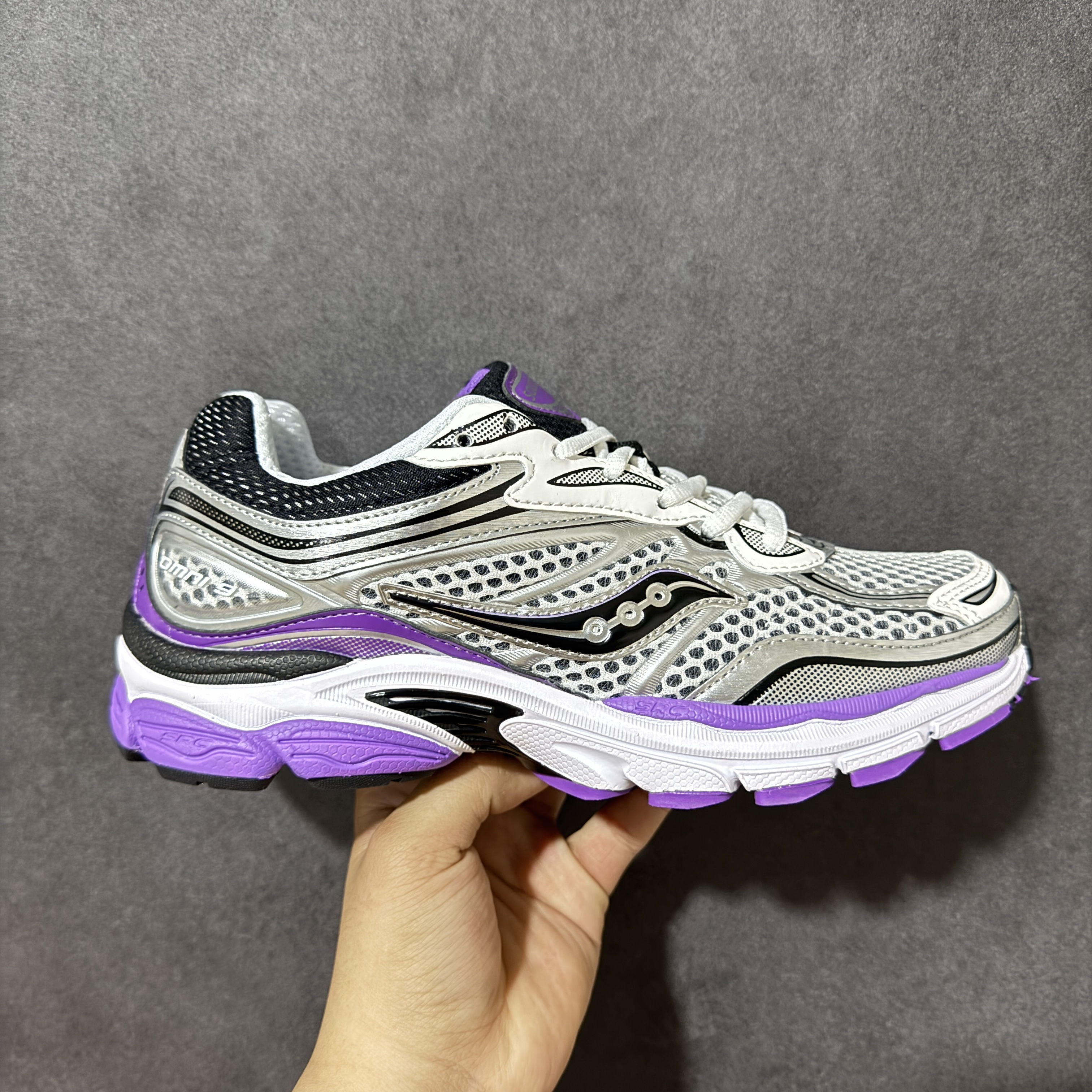 Saucony ProGrid Omni 9 OG