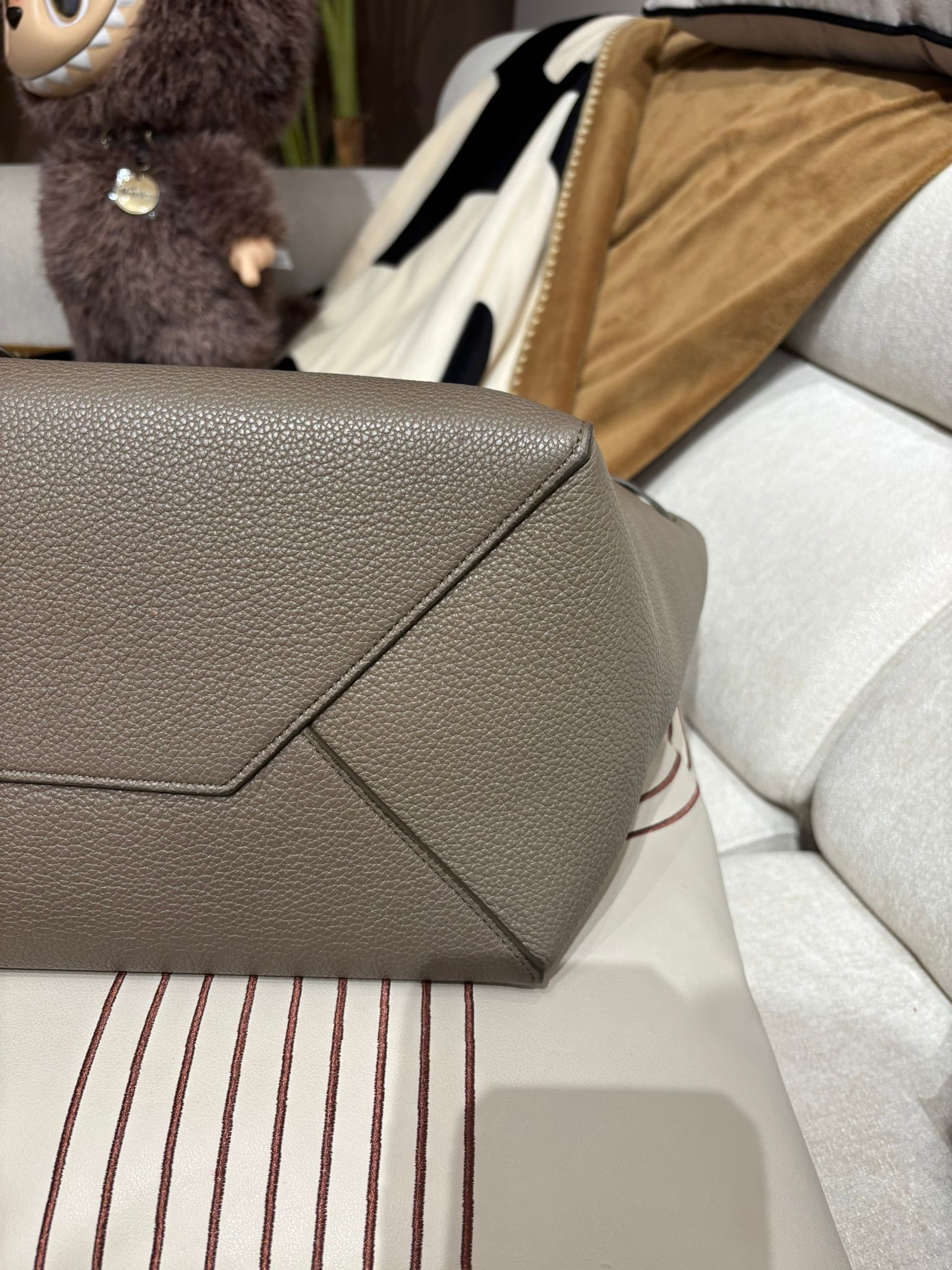 Celine Cabas Phantom small 粒粒牛皮 大象灰 100%Authentic ,95%new ✅專門店收據✅dust bag