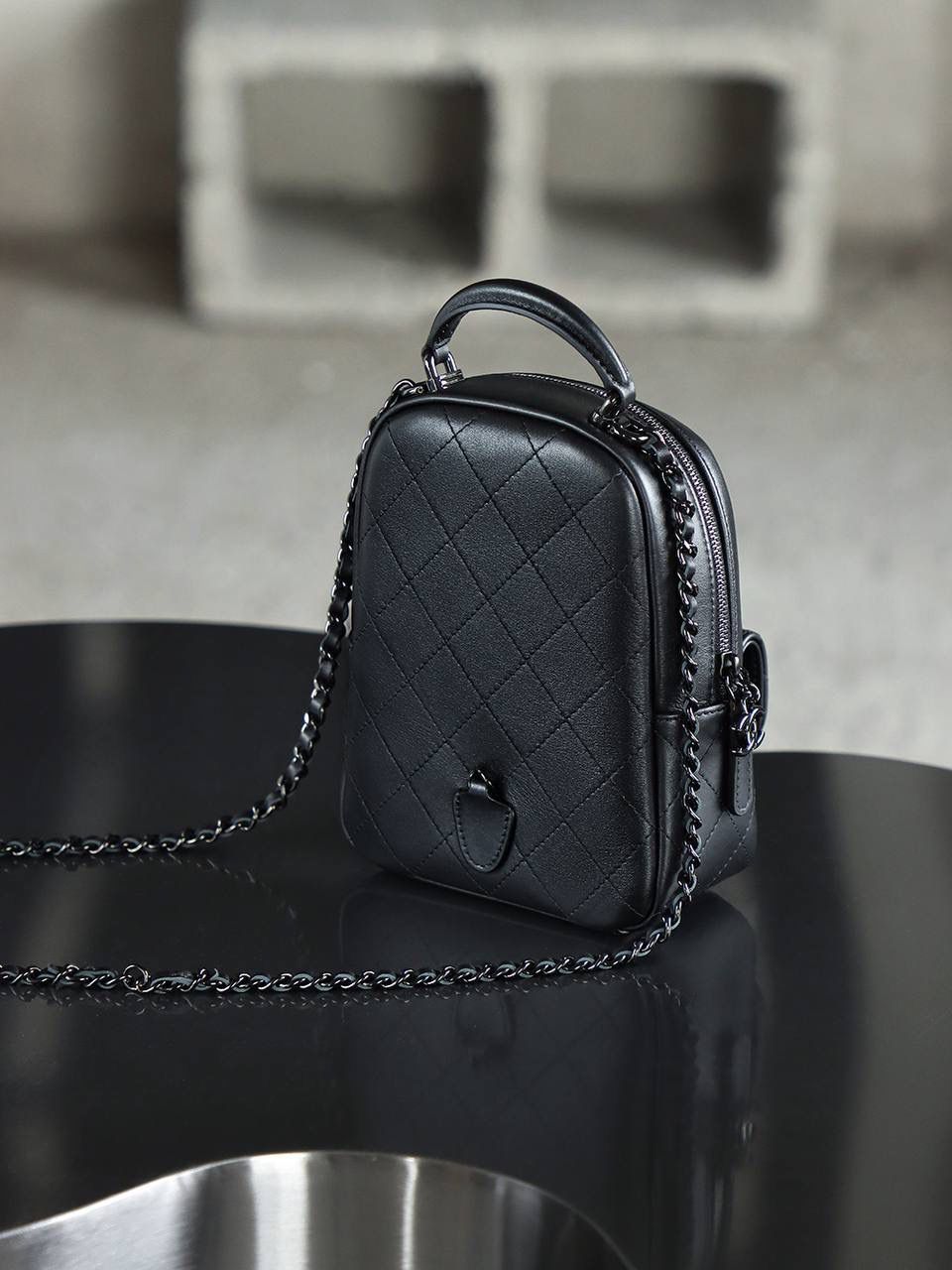 24C迷你書包鑒定版 👜 一包一碼 支持全球鑒定查驗身份證原廠專G Haas皮料過關清單資料可査詢 Chane*25C迷你雙肩背包 雖然小 但非常實用能雙肩能單肩小書包 五金：全鋼黑扣 皮料：Haas小牛皮 尺寸：18*13*9cm