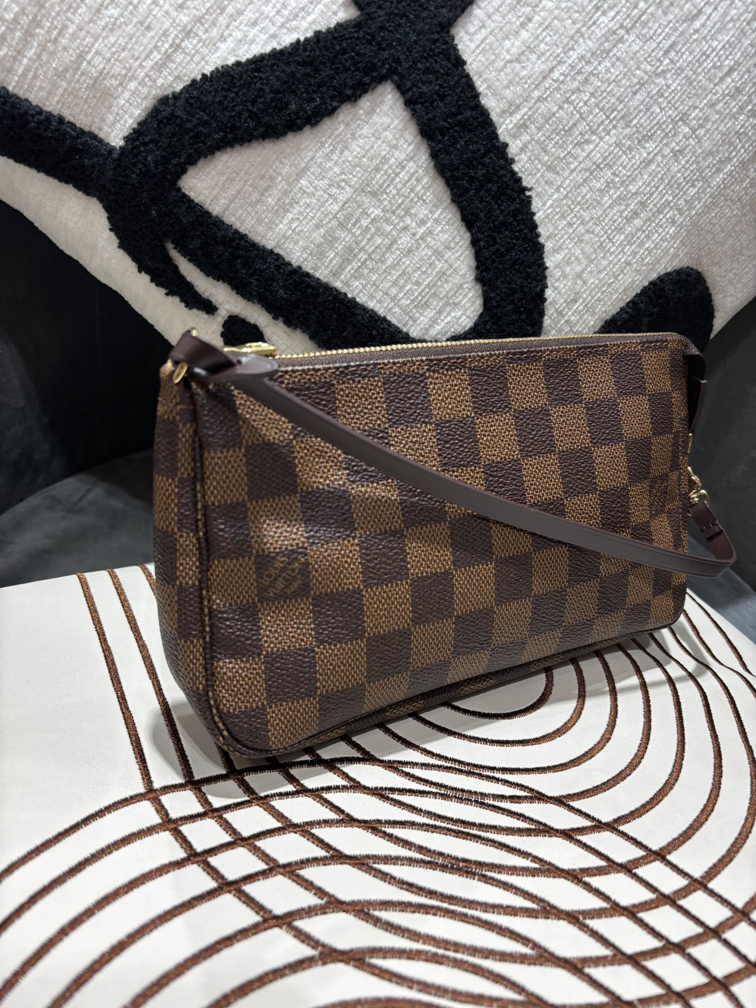 未使用品 LV Pochette Monogram 100%Authentic, unused 未使用品