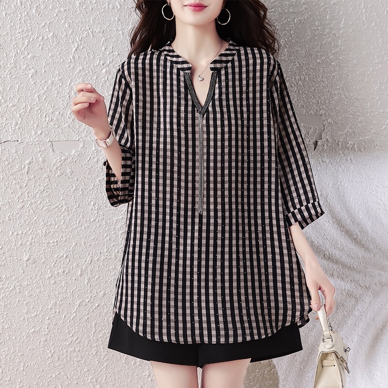 B198(2562) 韩版时尚小尖角流苏闪钻领边格纹边圆角黑上衣