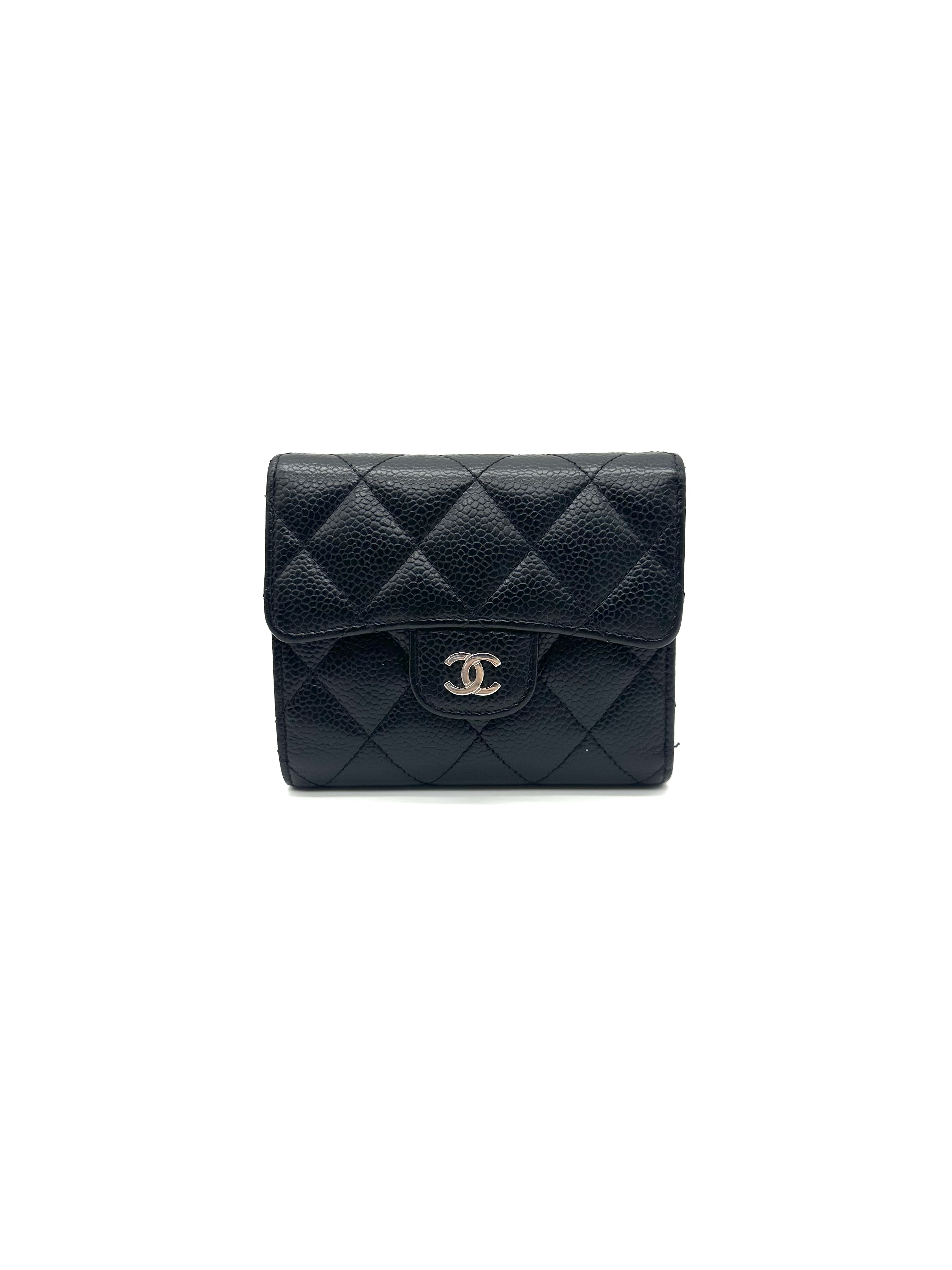 Pre-owned Chanel Flap Wallet #25236329 / Product Code: 26031903