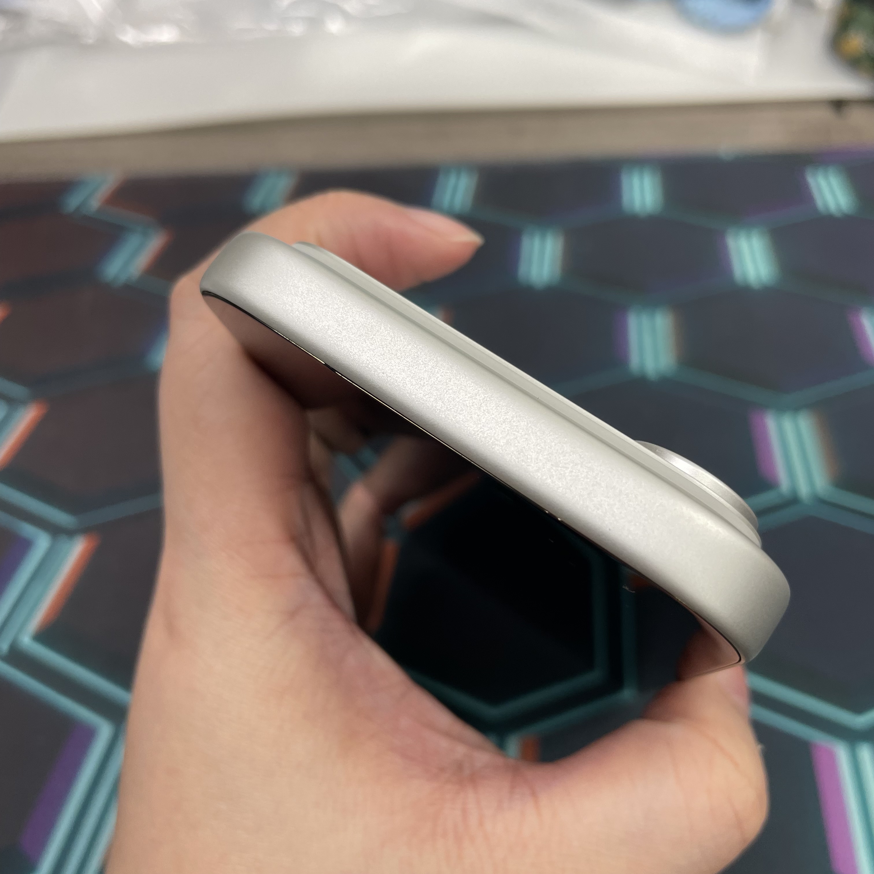 *8210 17 Pro 完美機 1TB 電91 銀色 sliver