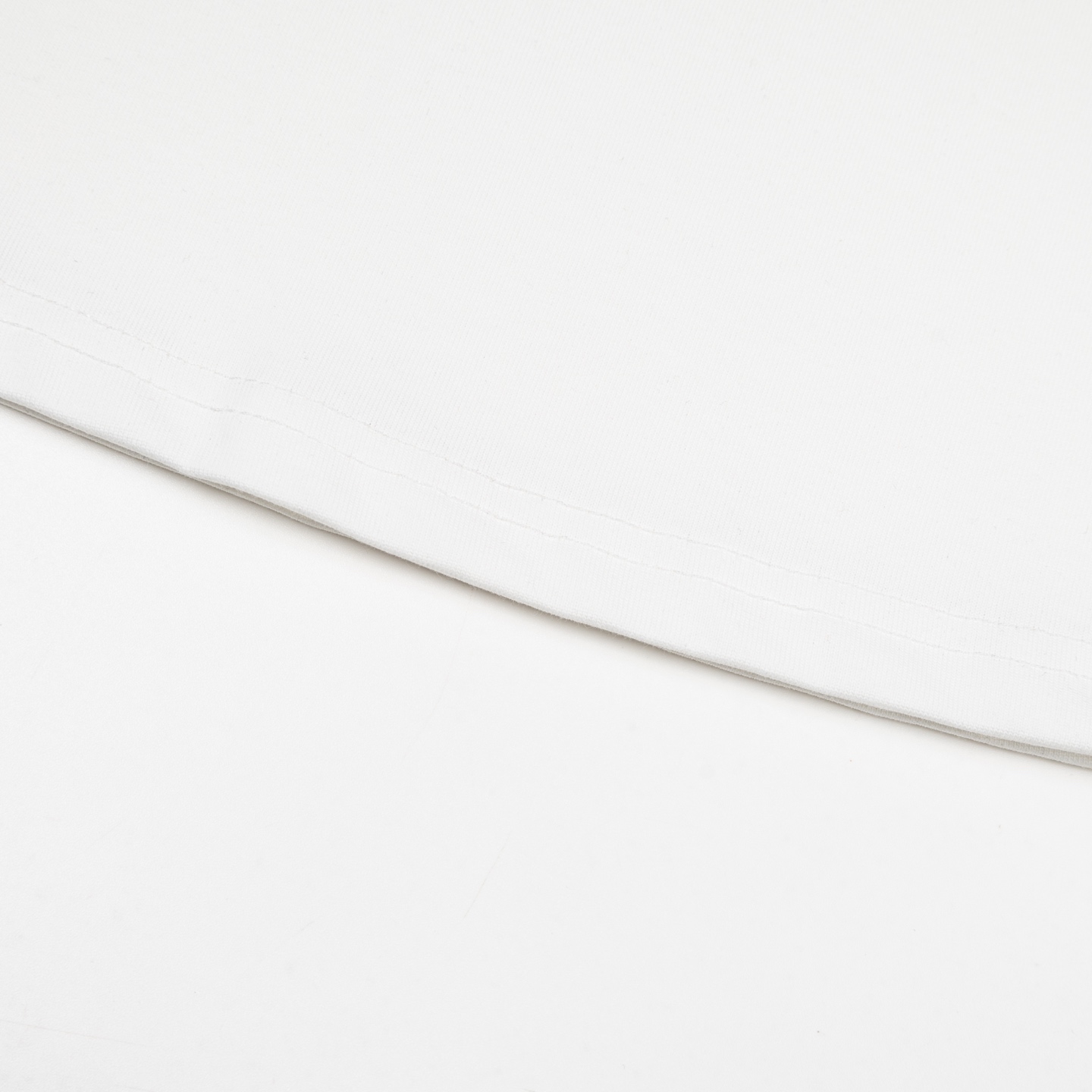 Mardi Mercredi Swing The Tail Ddanji Pearl Necklace T-shirt