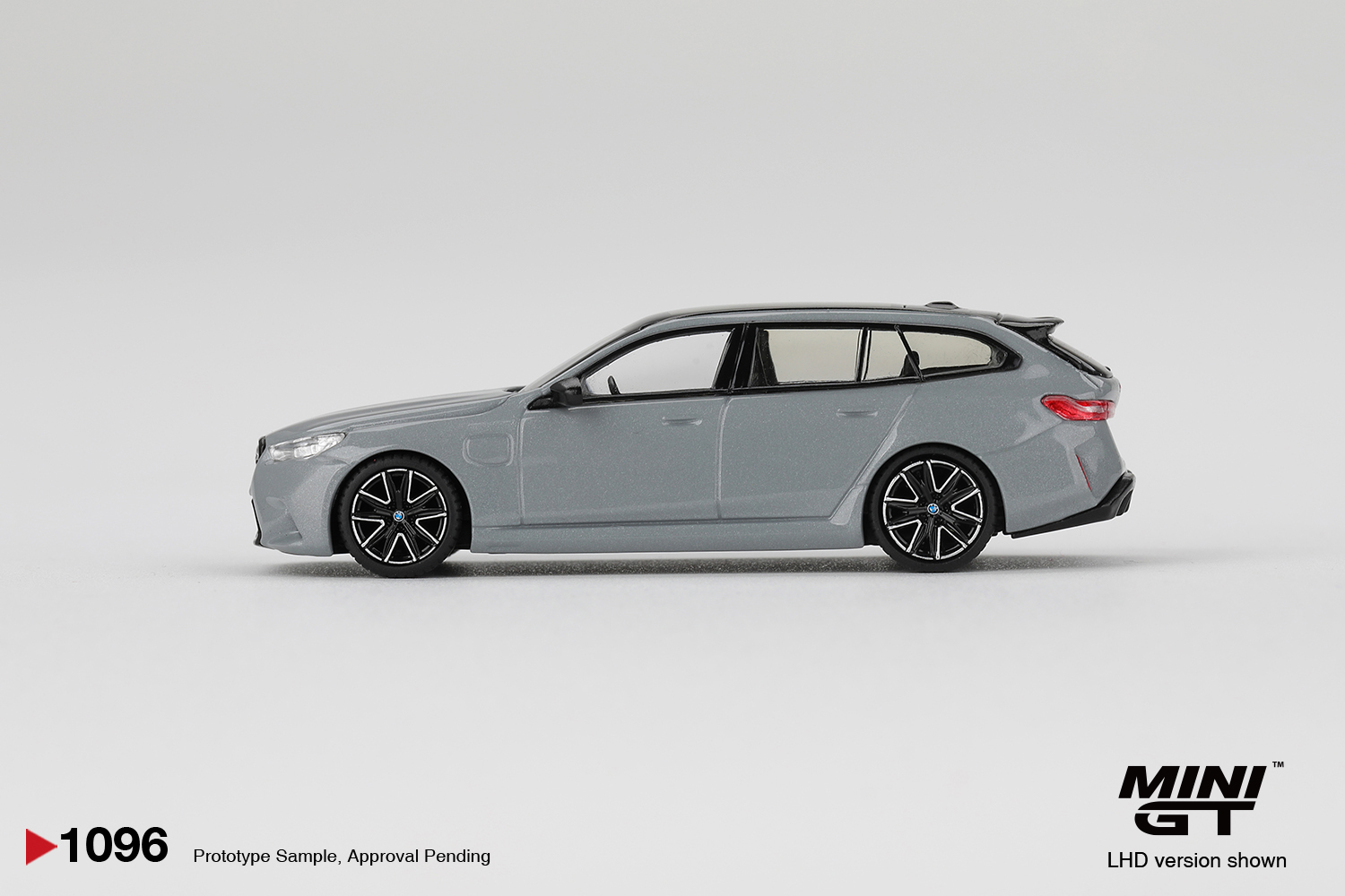 Mini GT 1/64 BMW M5 Touring (G99) Brooklyn Grey Metallic - MGT01096-R