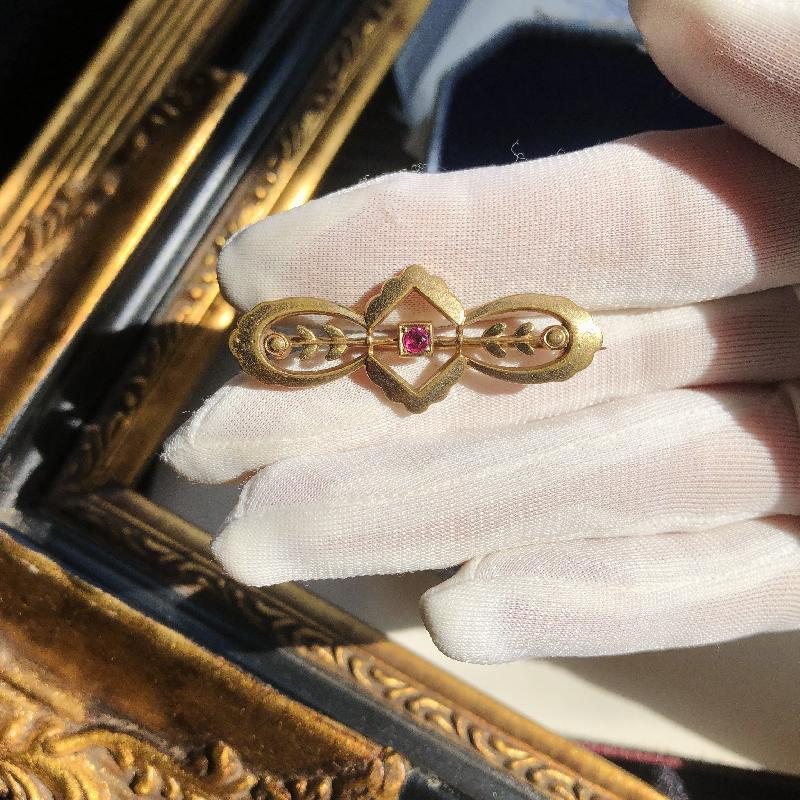 Antique Late Victorian Gold Filled Classic Collar Bar Brooch with Pink Rhinestone (MZ099)