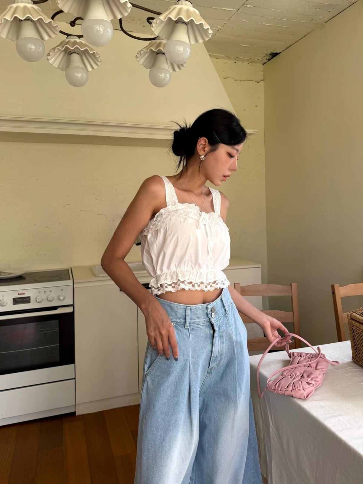 R08 短身通花ruffle top