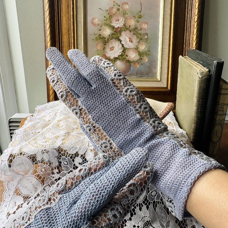 Vintage Mid-Century Purplish Blue Hand Crochet Elegant Gloves - 7"(MT2321)