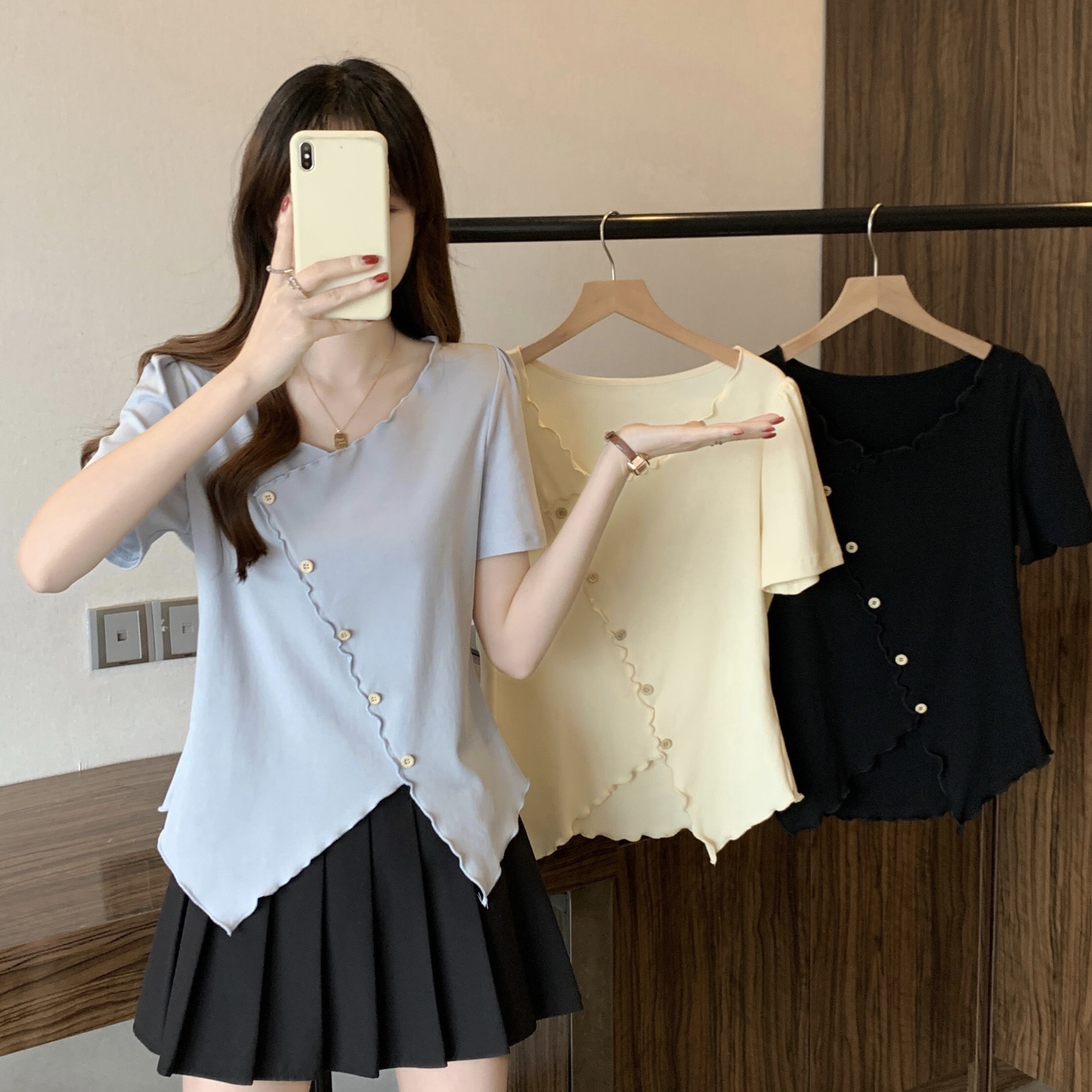 B161(80713) 韩系气质尖角拼斜排钮木耳边设计感3色上衣