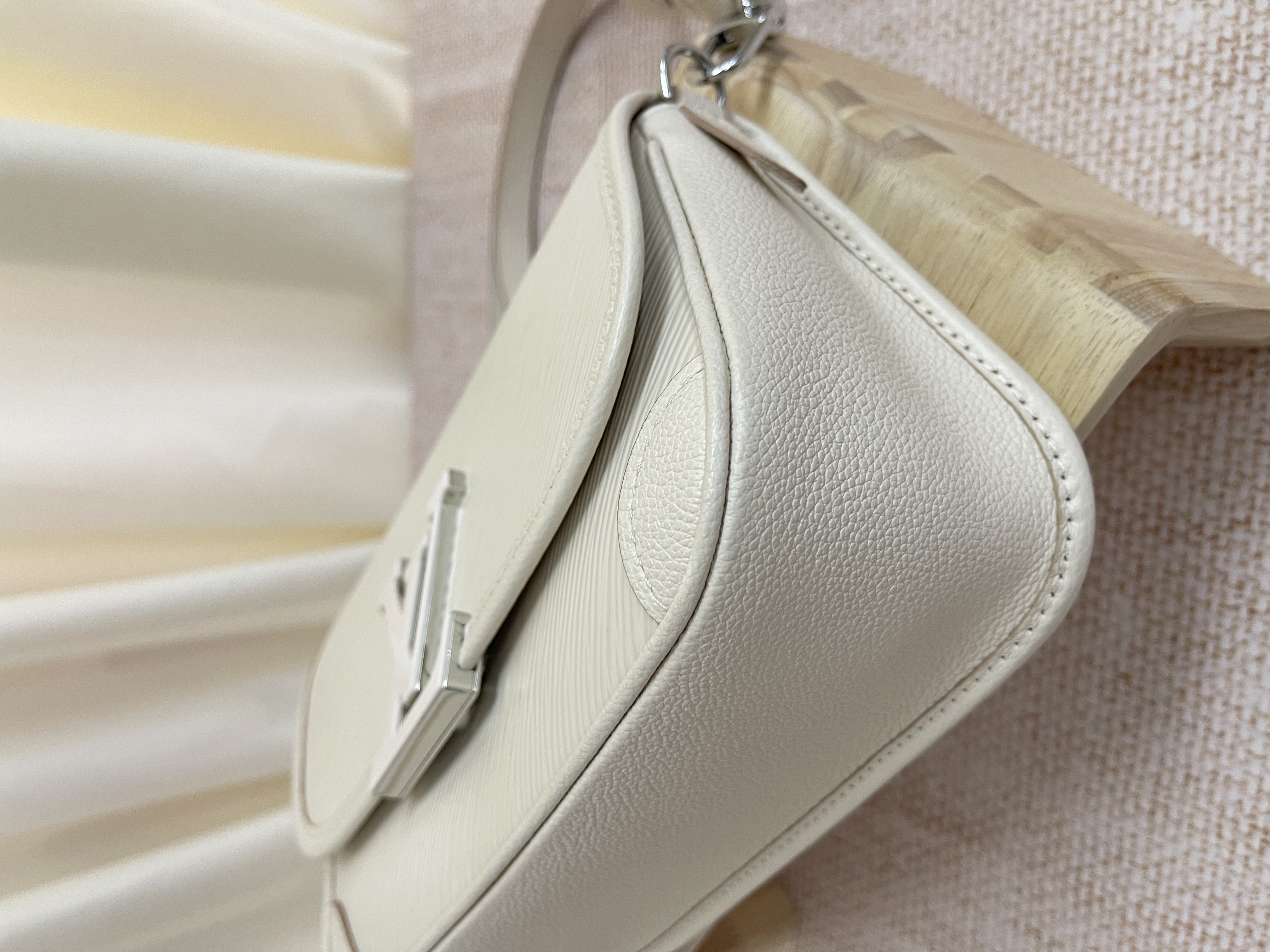 Pre-owned Louis Vuitton Buci/ Product Code: 26022301