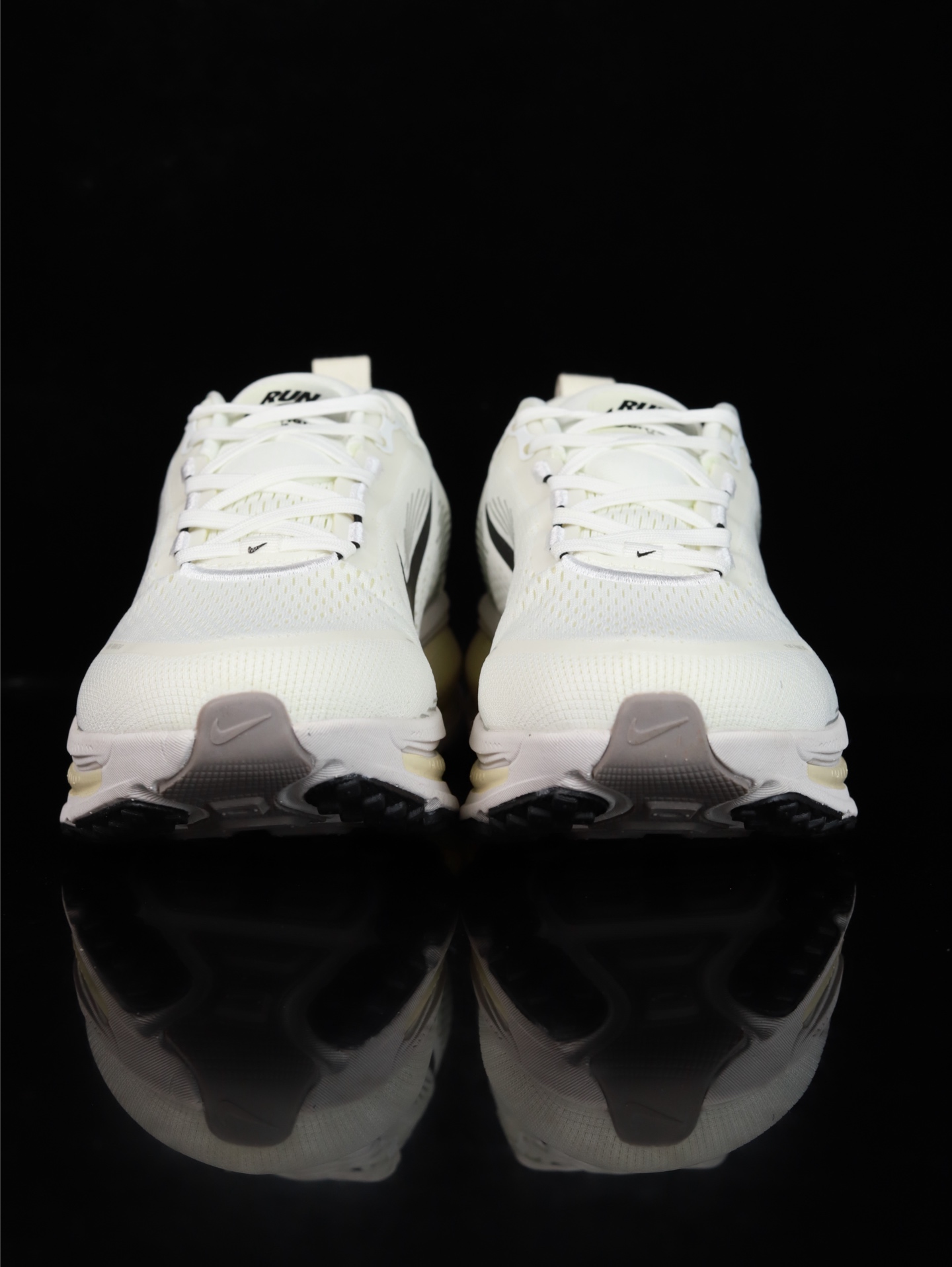 Nike Vomero 18 HM6803-101