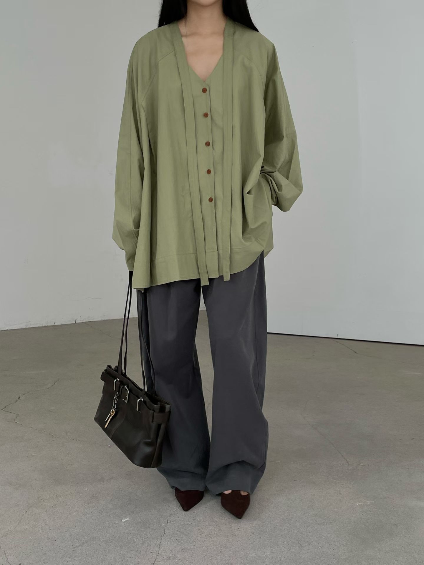 MILAE 女款V領鈕扣長袖襯衫