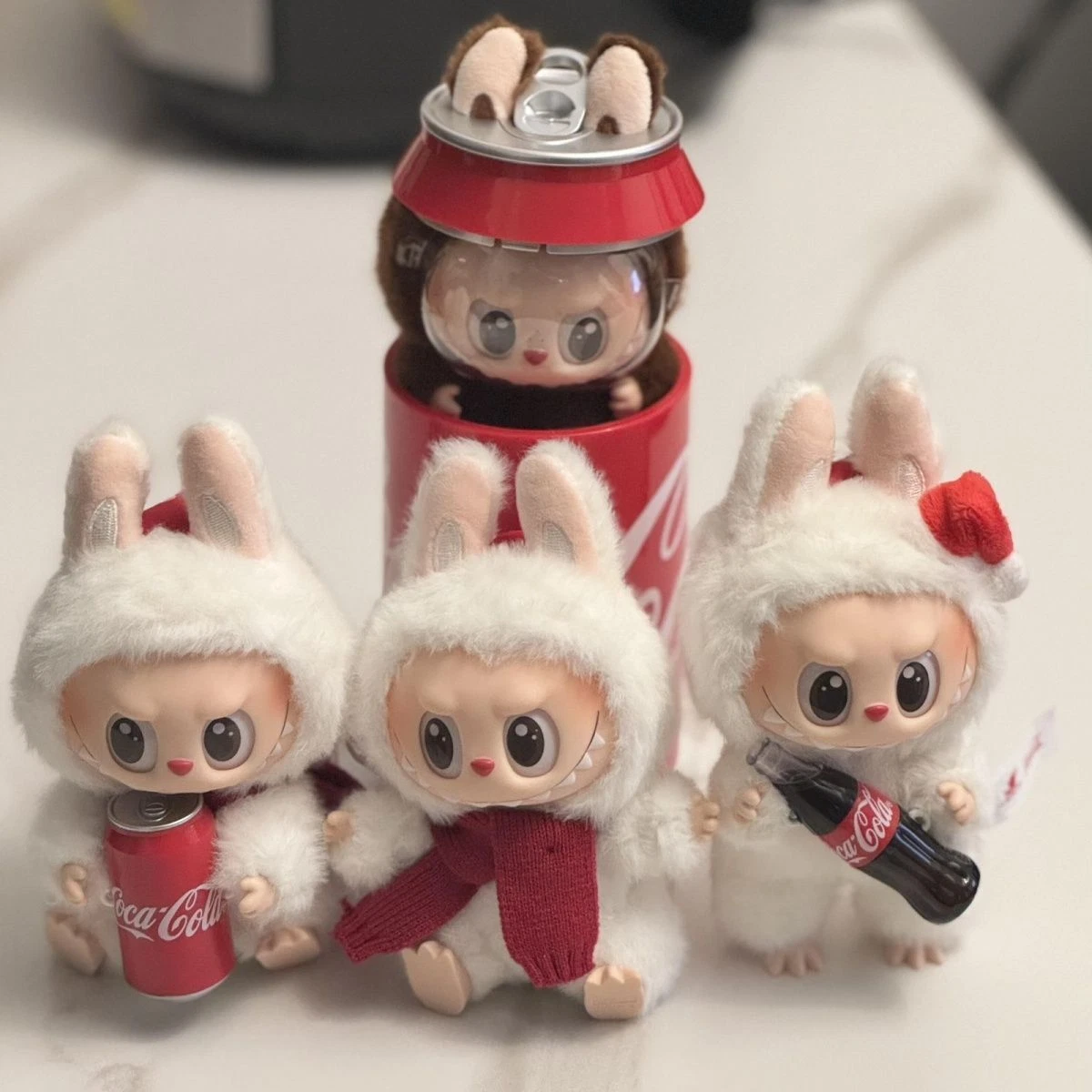 [Labubu The Monster] Labubu 可口可樂系列 搪膠毛絨盲盒 (英文) | 1盒