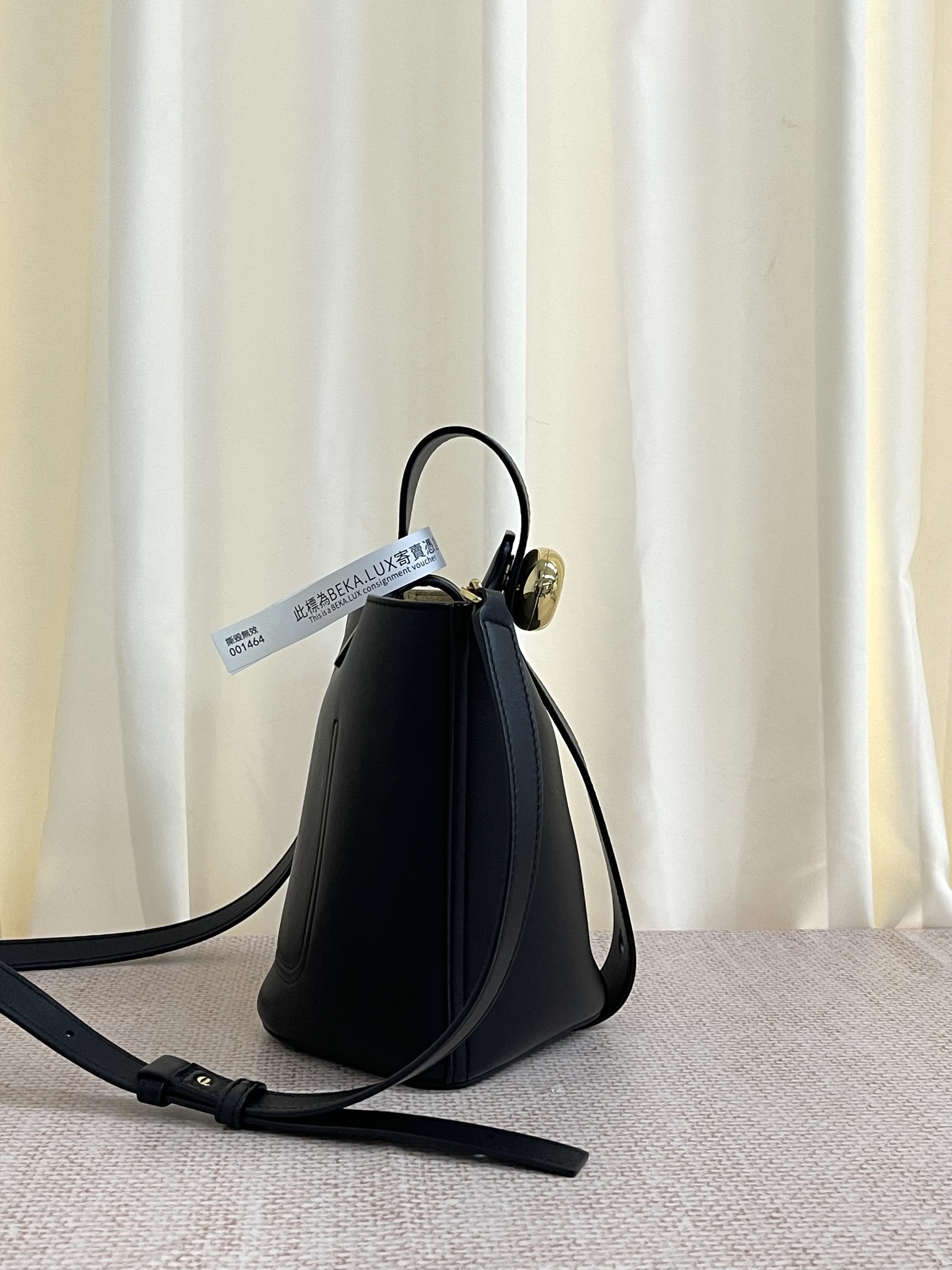 Pre-owned Loewe Pebble/ Product Code: 26032501