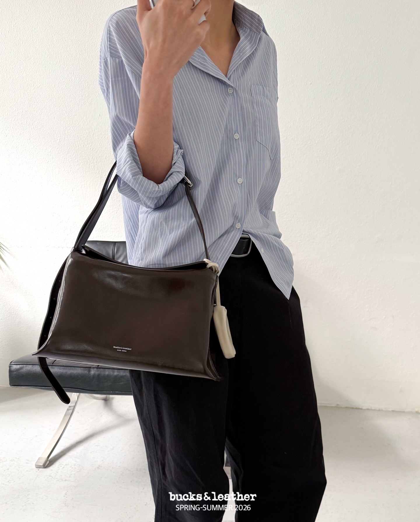 【26SS新皮】預訂_牛皮亮面 Bread bag 磁吸枕頭包 (L) By Bucks & leather