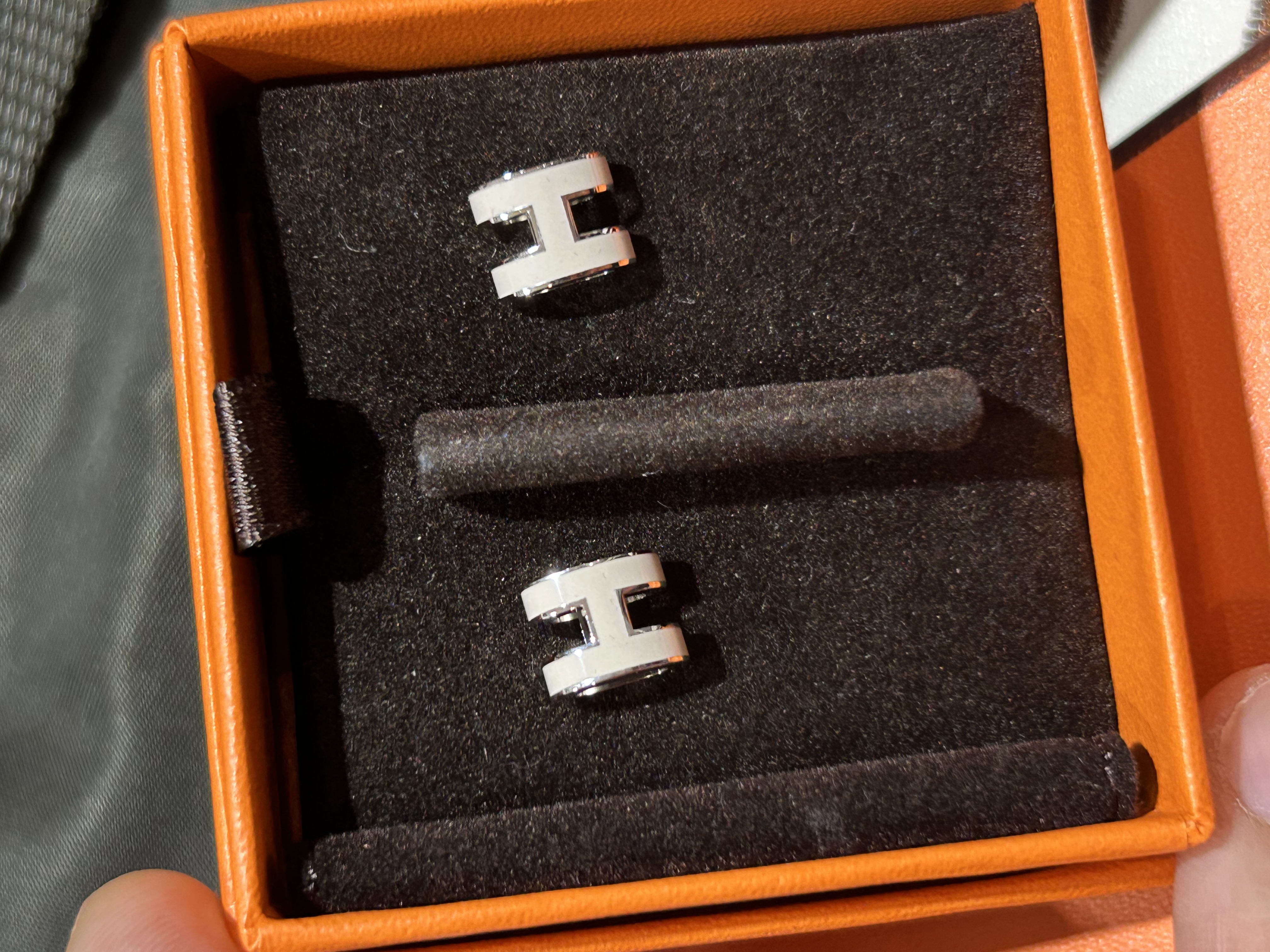 Hermes Mini Pop H Earrings 100%Authentic, 99%New ☑️Dust bag☑️Box