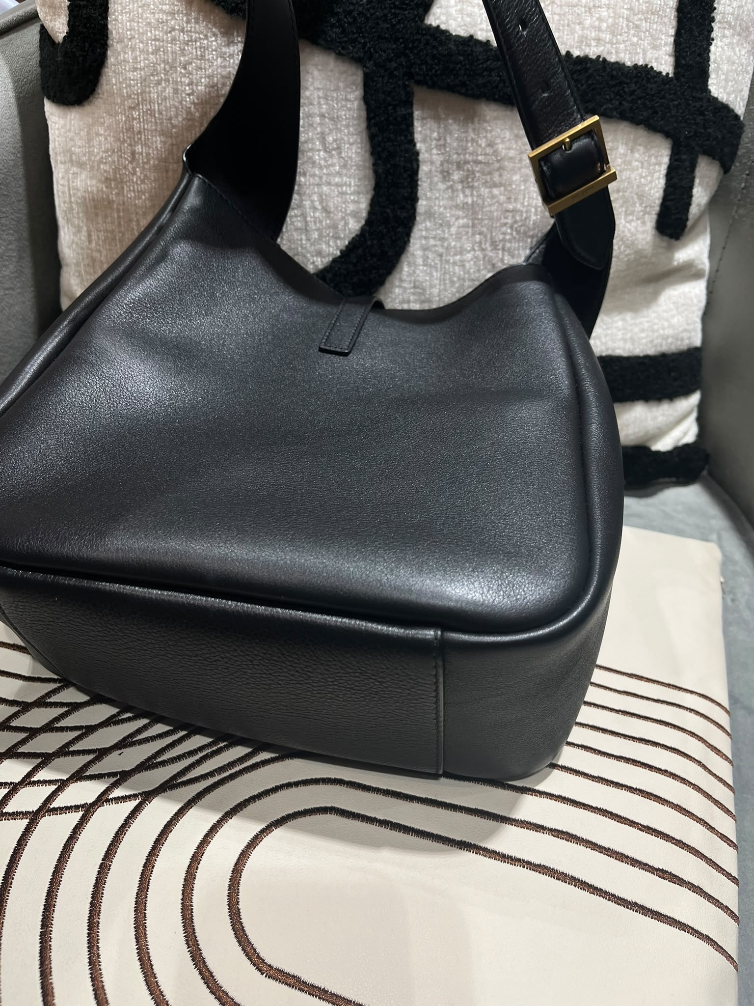 Saint Laurent Le 5 à 7 Supple Small Hobo 100%Authentic,98%New✅Dust bag 