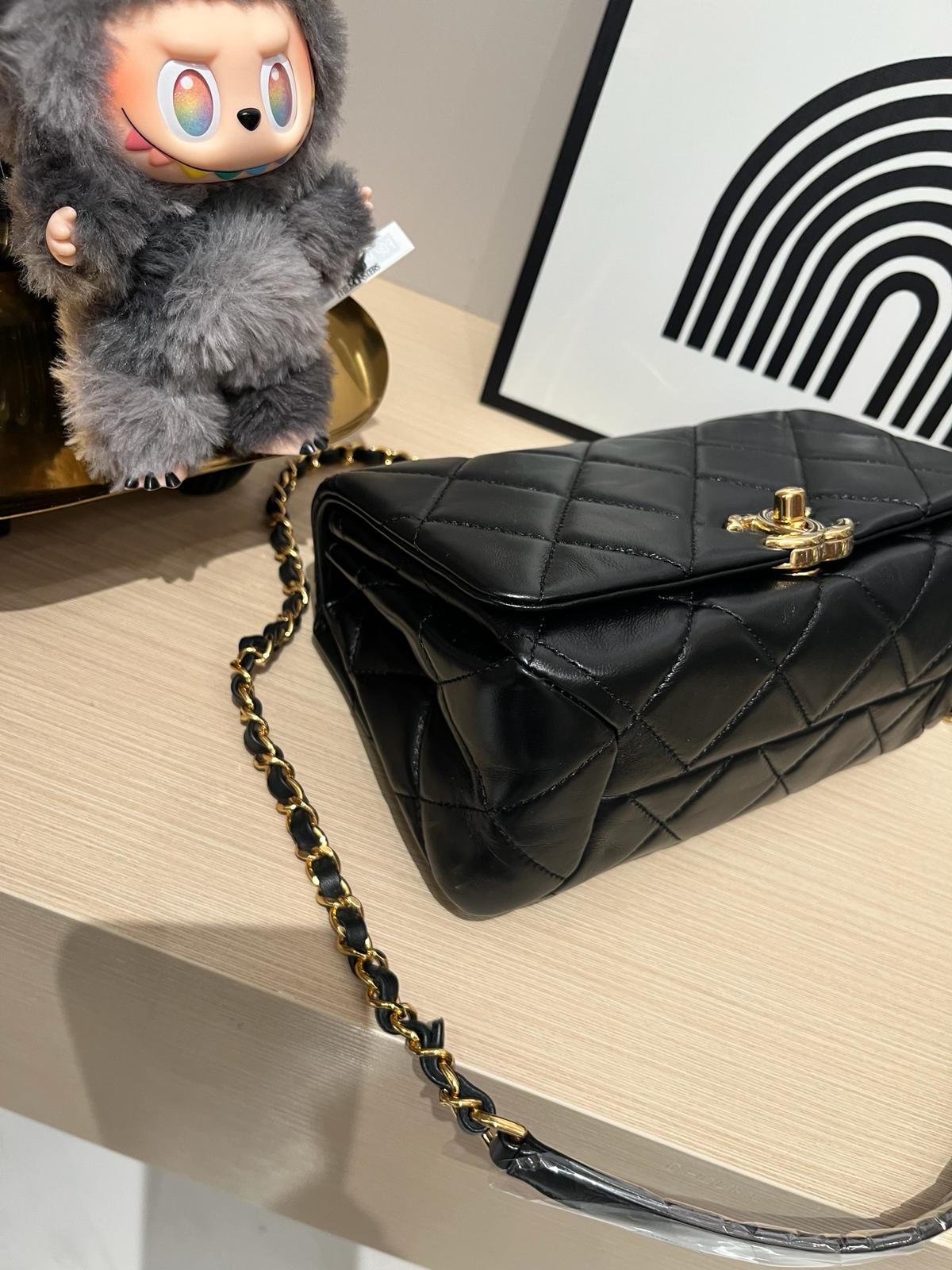 Chanel FLAP BAG AS3366 晶片 100%Authentic, 98%new  ✅晶片✅dust bag✅box 